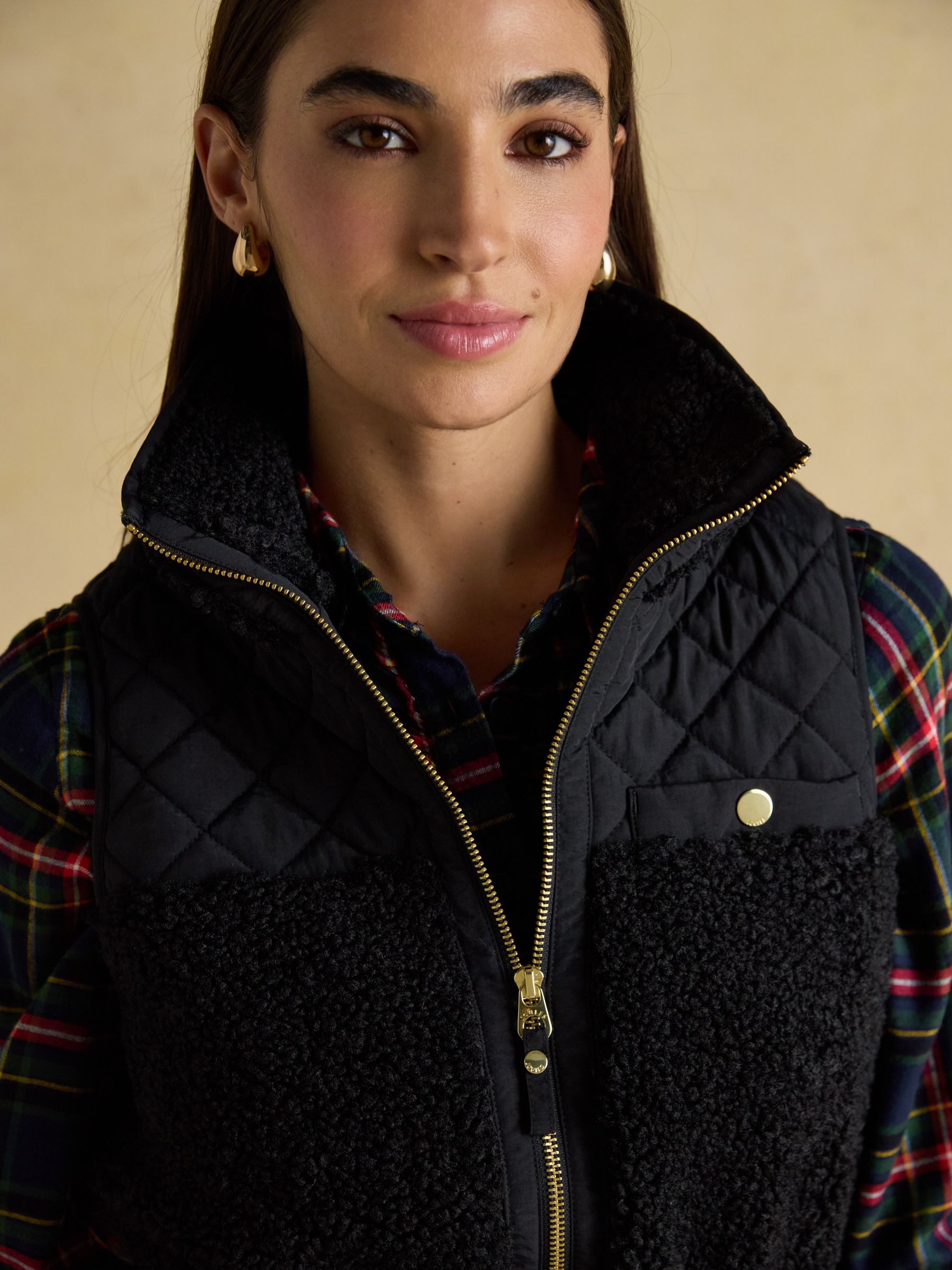 Tadworth Black Fleece Gilet - Image 4 of 9