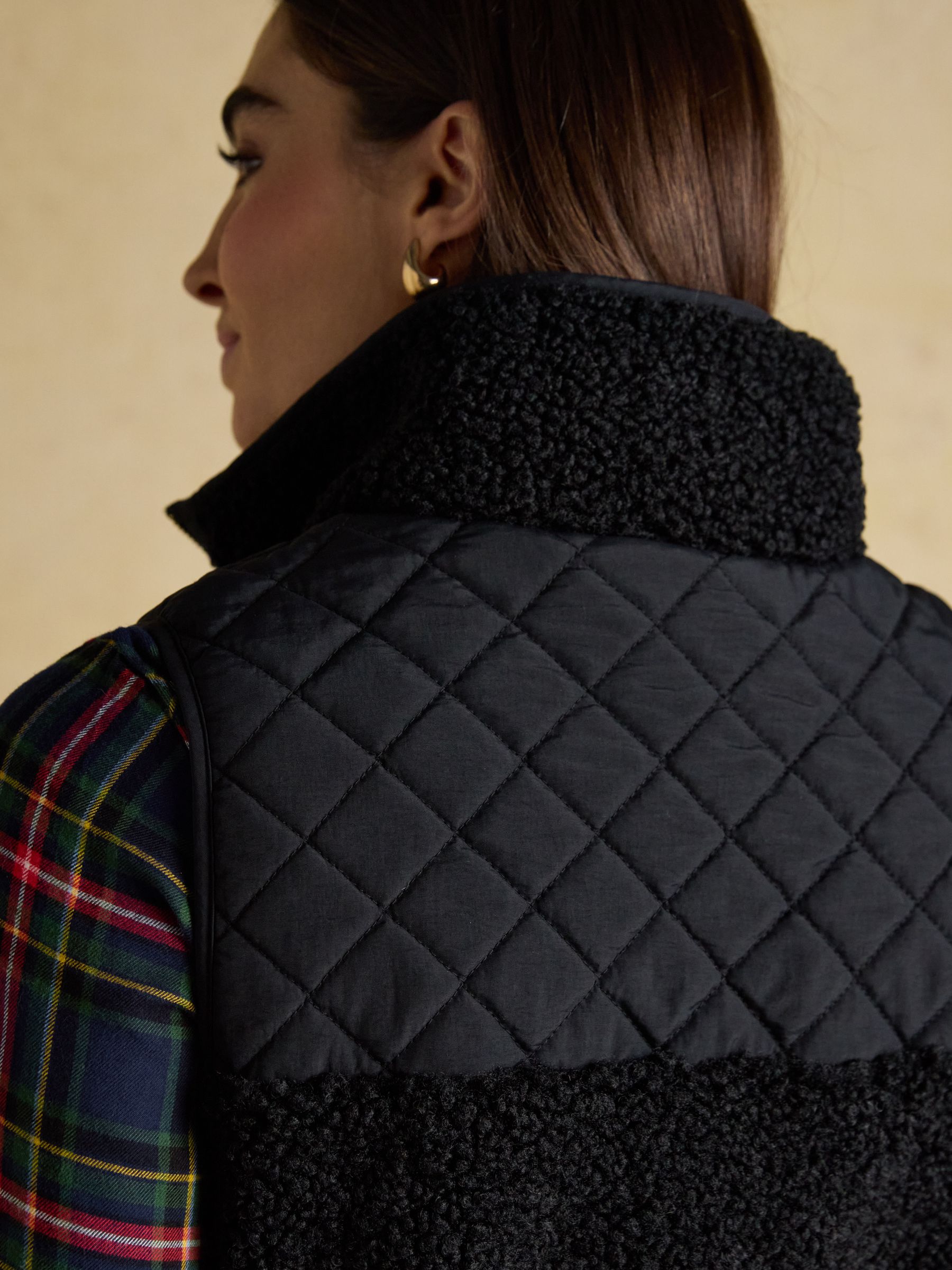 Tadworth Black Fleece Gilet - Image 7 of 9