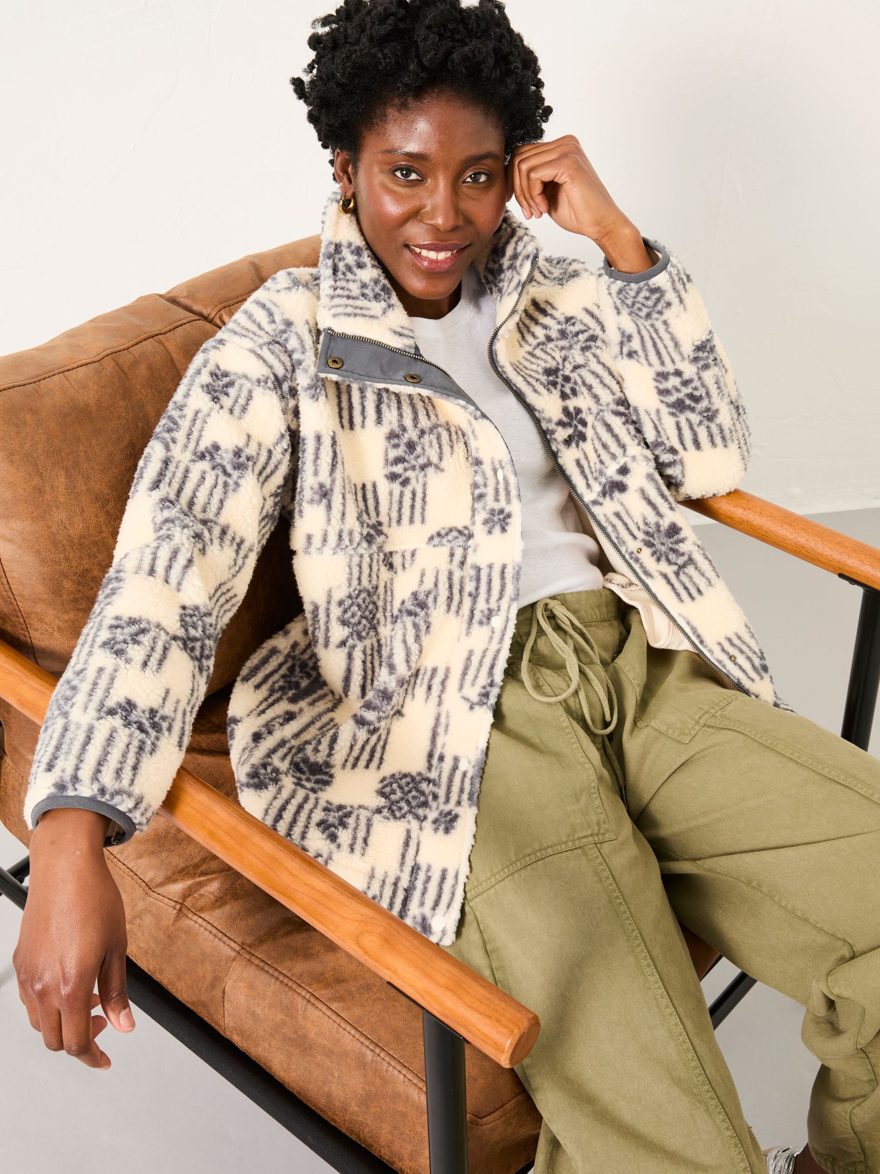 Rosie Ivory Papercut Floral Zip Through Fleece - Image 4 of 5