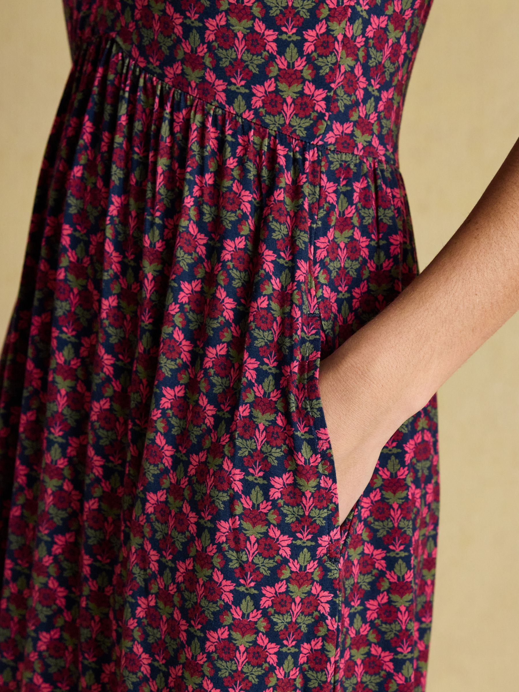 Nia Red Floral Short Sleeve V-Neck Midaxi Dress - Image 5 of 9