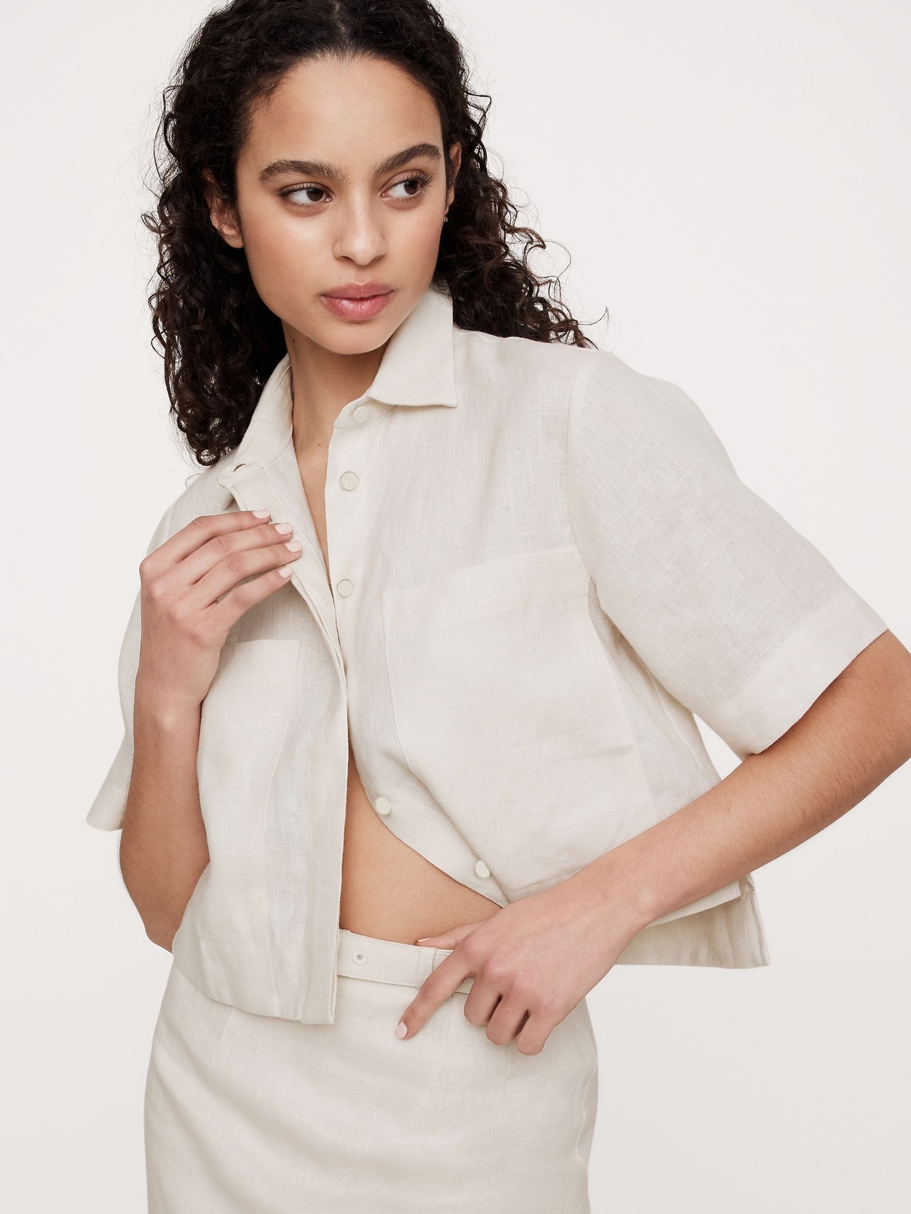 Banana Republic Beige Boxy Linen Cropped Shirt - Image 4 of 5