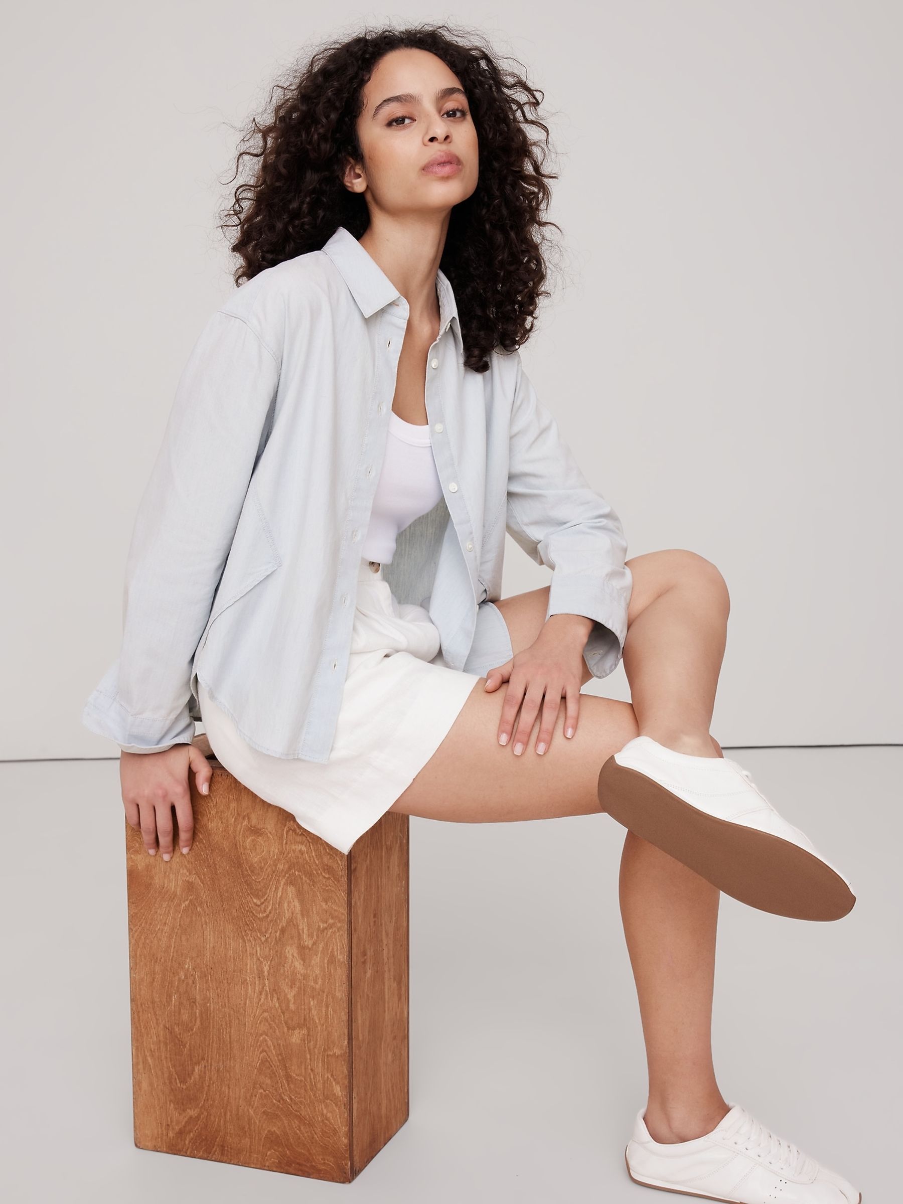 Banana Republic Blue Oversized Chambray Side-Split Shirt - Image 3 of 4