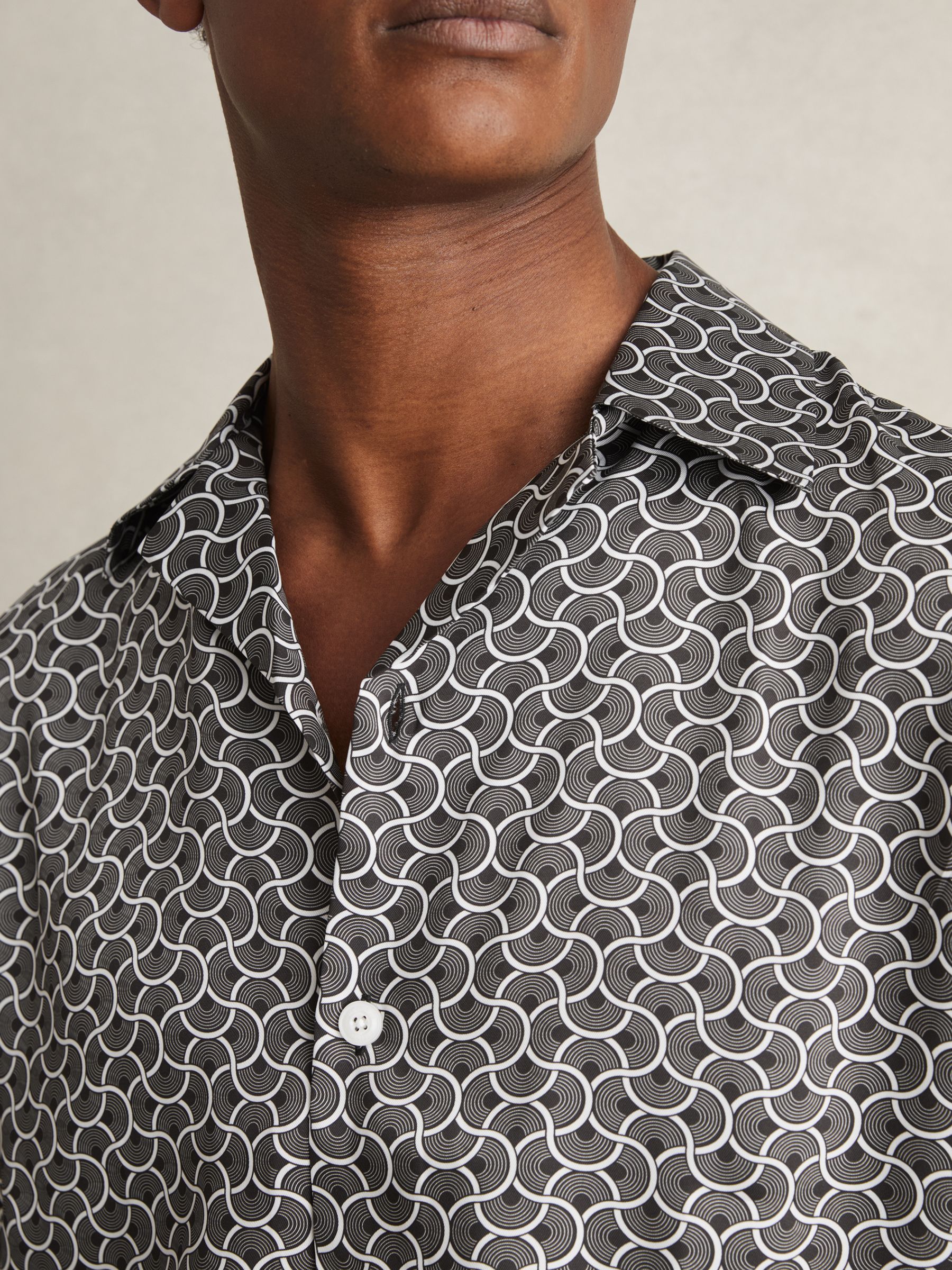 Geometric Wave Print Cuban Shirt in Black/White - Image 4 of 6