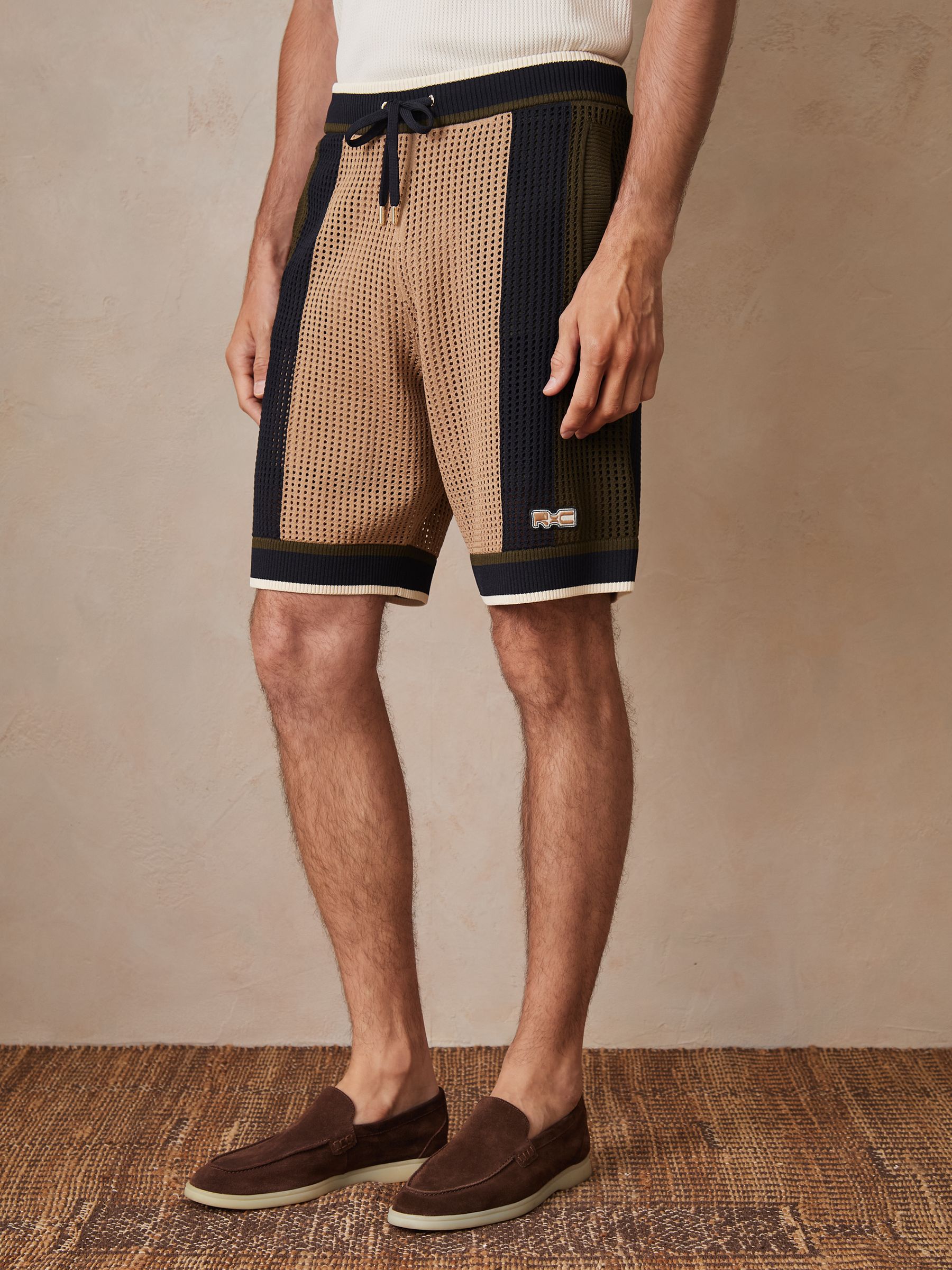 Reiss | Ché Crochet Colour-Block Shorts in Camel/Green - Image 3 of 5