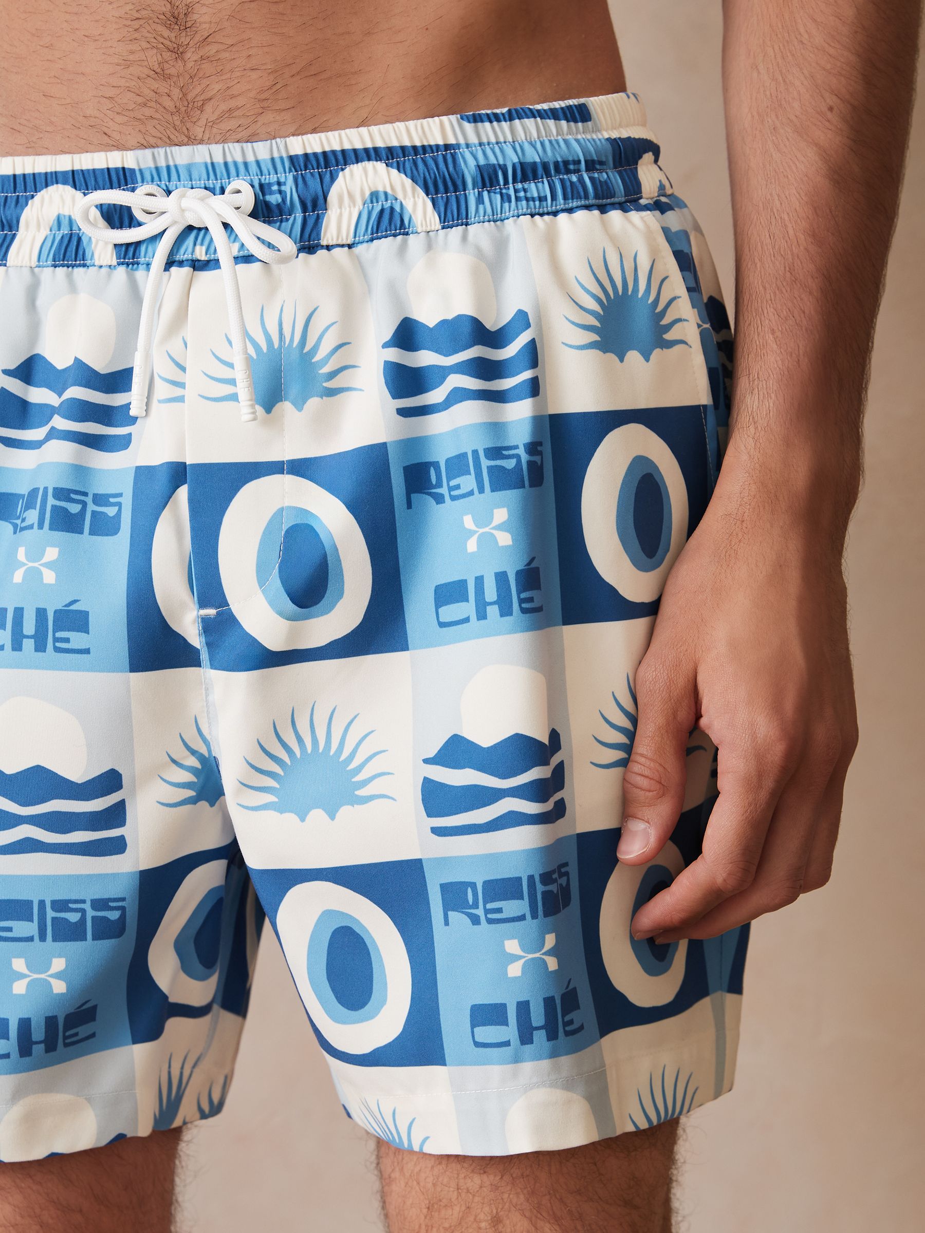 Reiss | Ché Sunset-Print Swim Shorts in Blue Multi - Image 4 of 7