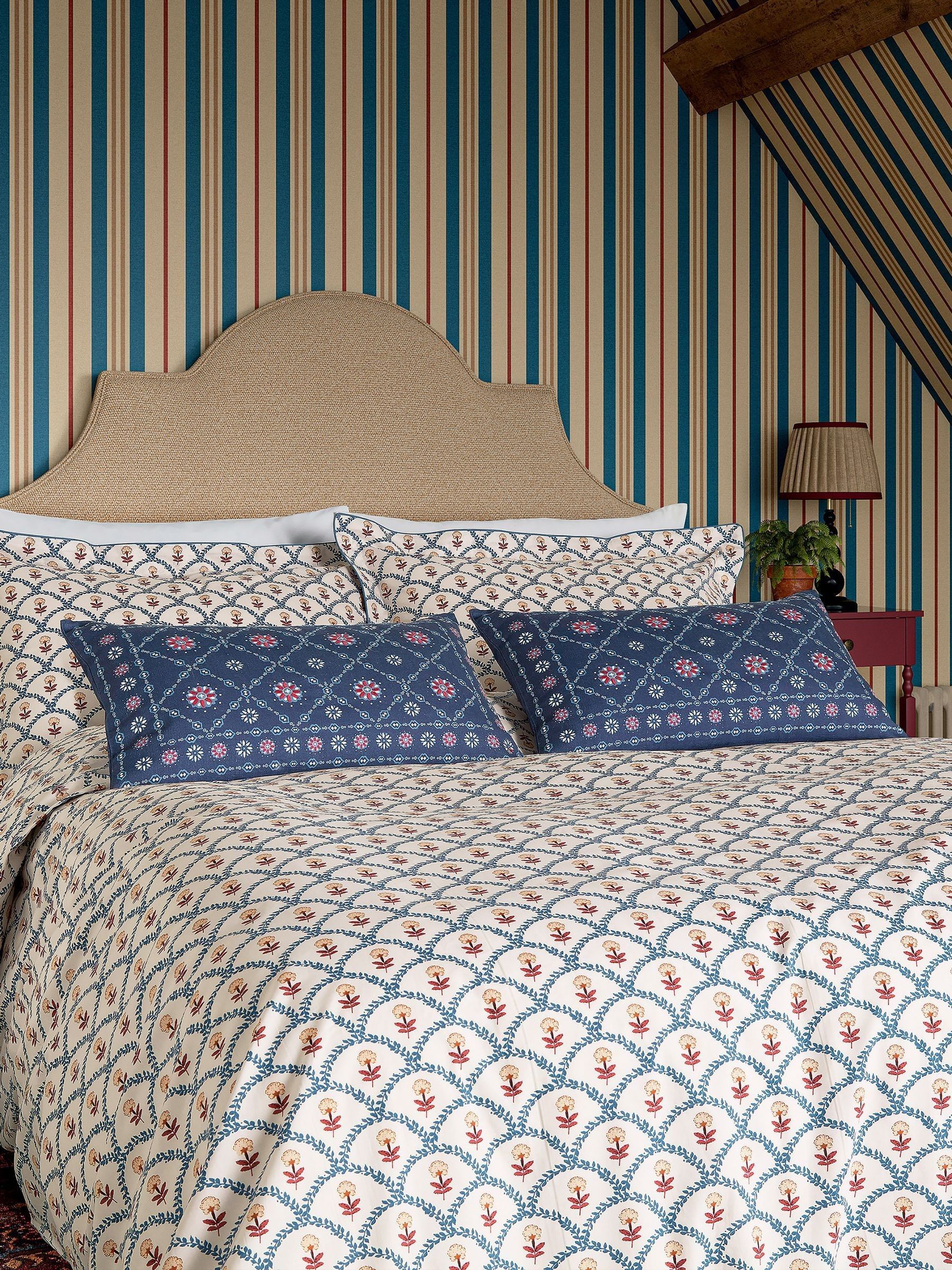 Blue Floral Scallop Duvet Cover 100% Cotton and Pillowcase Set - Image 2 of 5