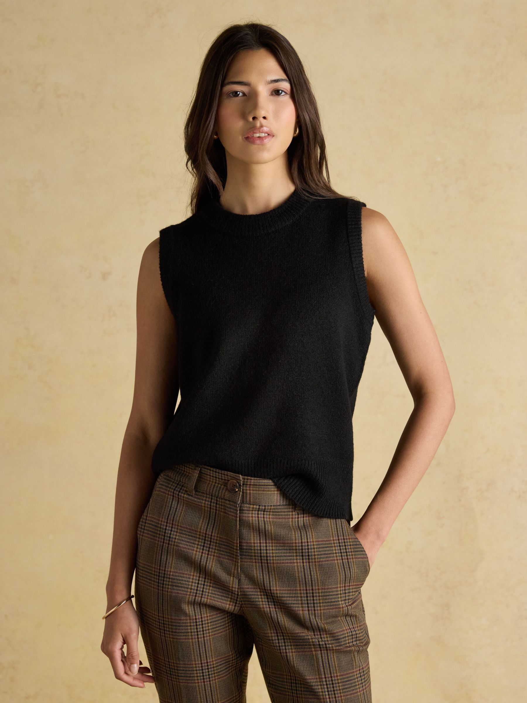 Holly Black Knitted Crew Neck Vest - Image 3 of 8