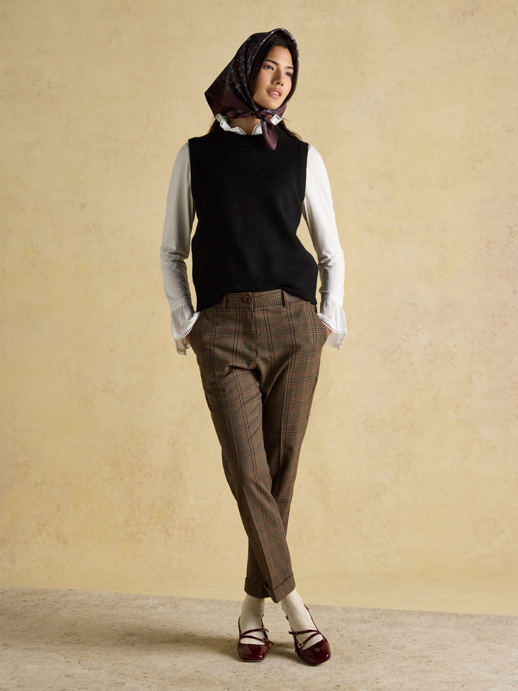 Holly Black Knitted Crew Neck Vest - Image 4 of 8