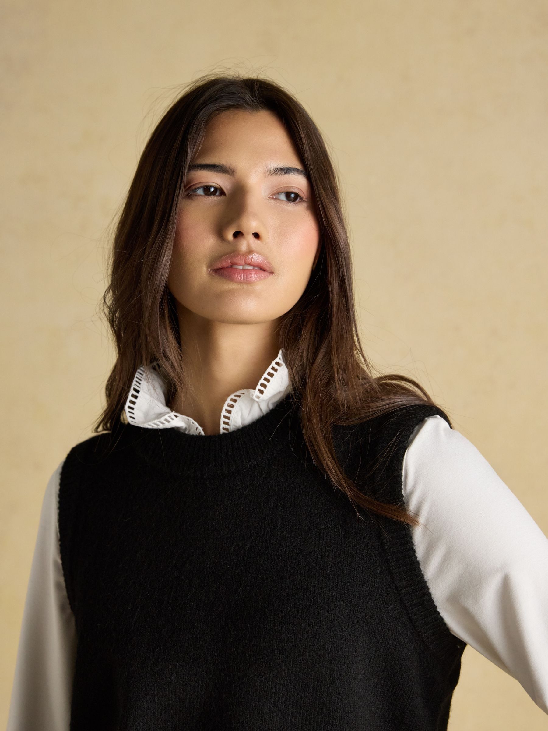 Holly Black Knitted Crew Neck Vest - Image 5 of 8