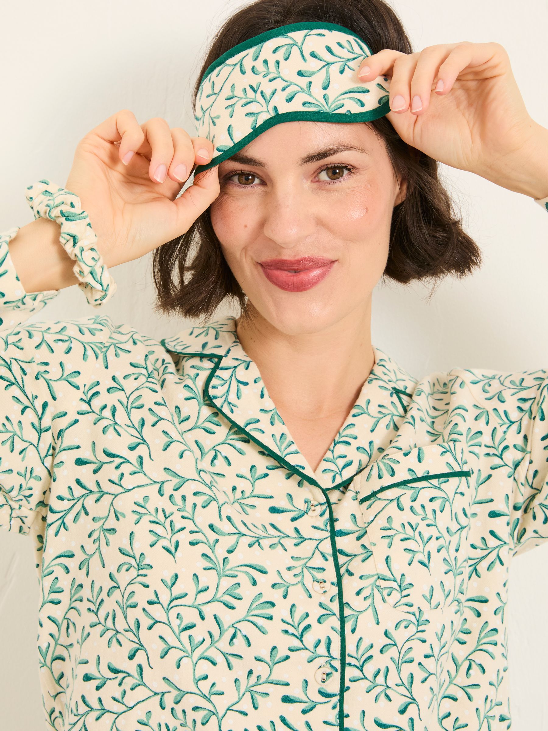 Oatmeal Mistletoe Pyjama Set - Image 7 of 9
