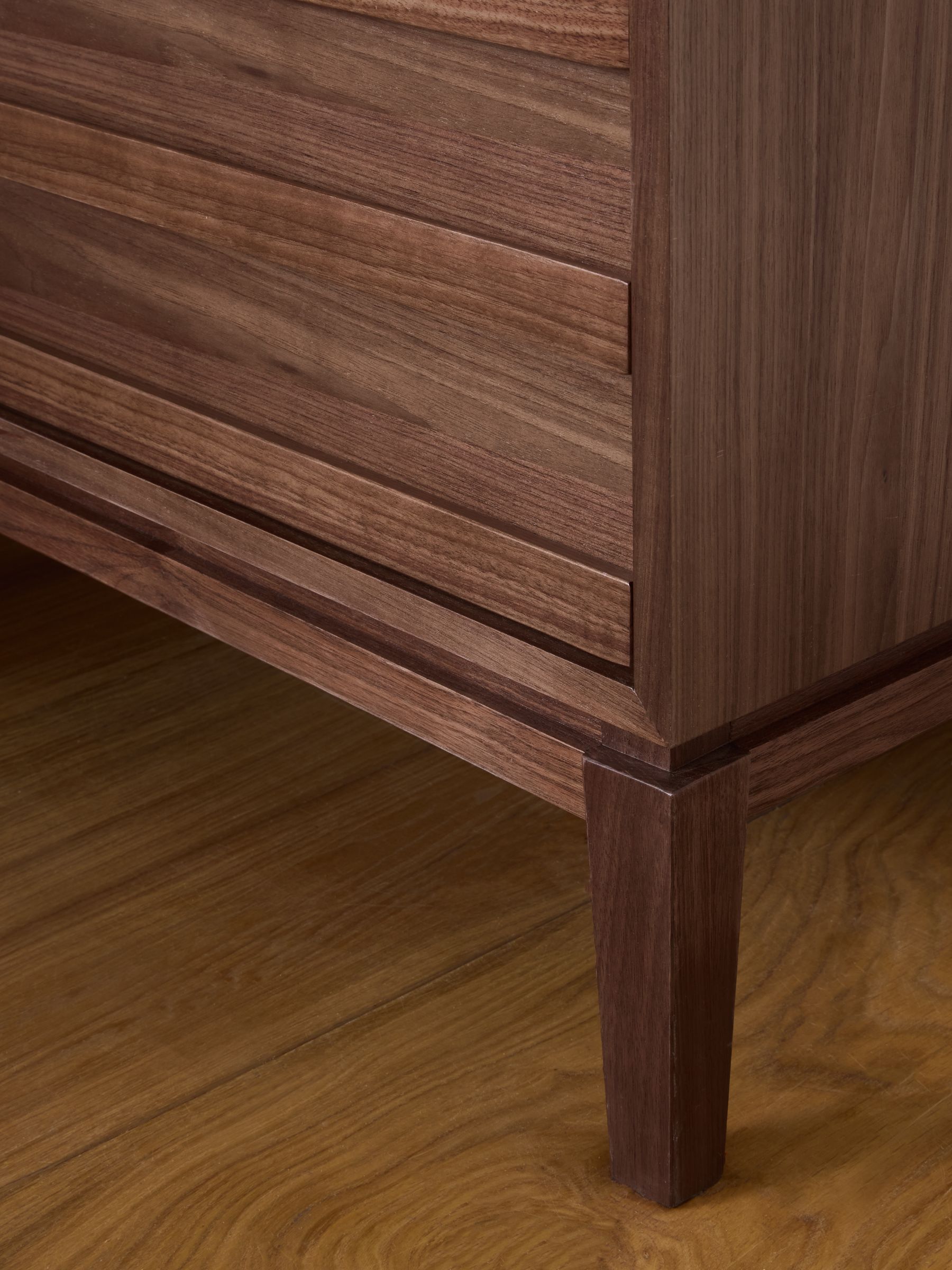 Jasper Conran London Walnut 1 Drawer Belgrave 1 Drawer Wide Bedside Table - Image 4 of 9