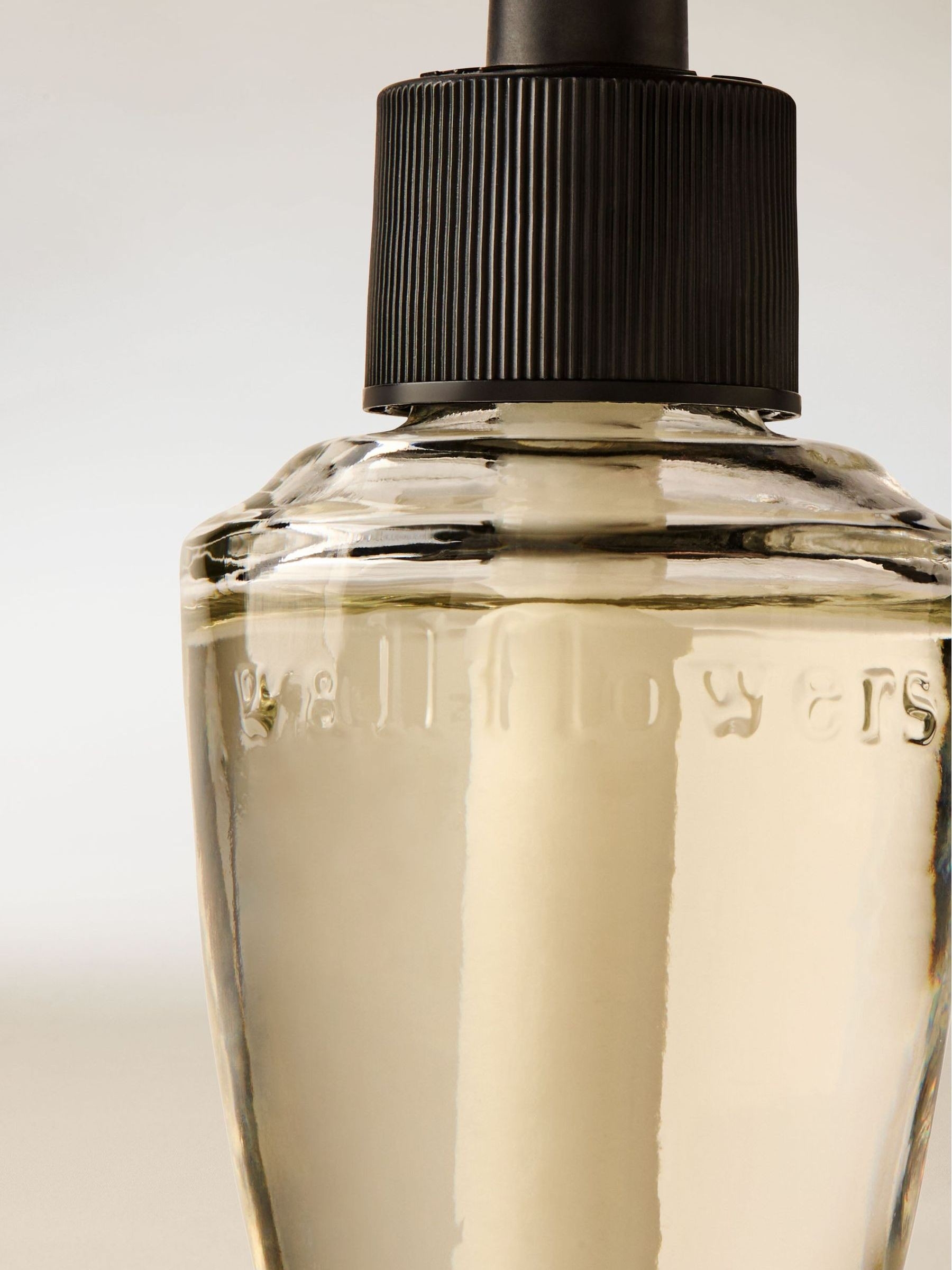 Mahogany Teakwood Wallflowers Fragrance Refill 24 ml - Image 2 of 2 Mahogany Teakwood Wallflowers Fragrance Refill 24 ml - Image 2 of 2