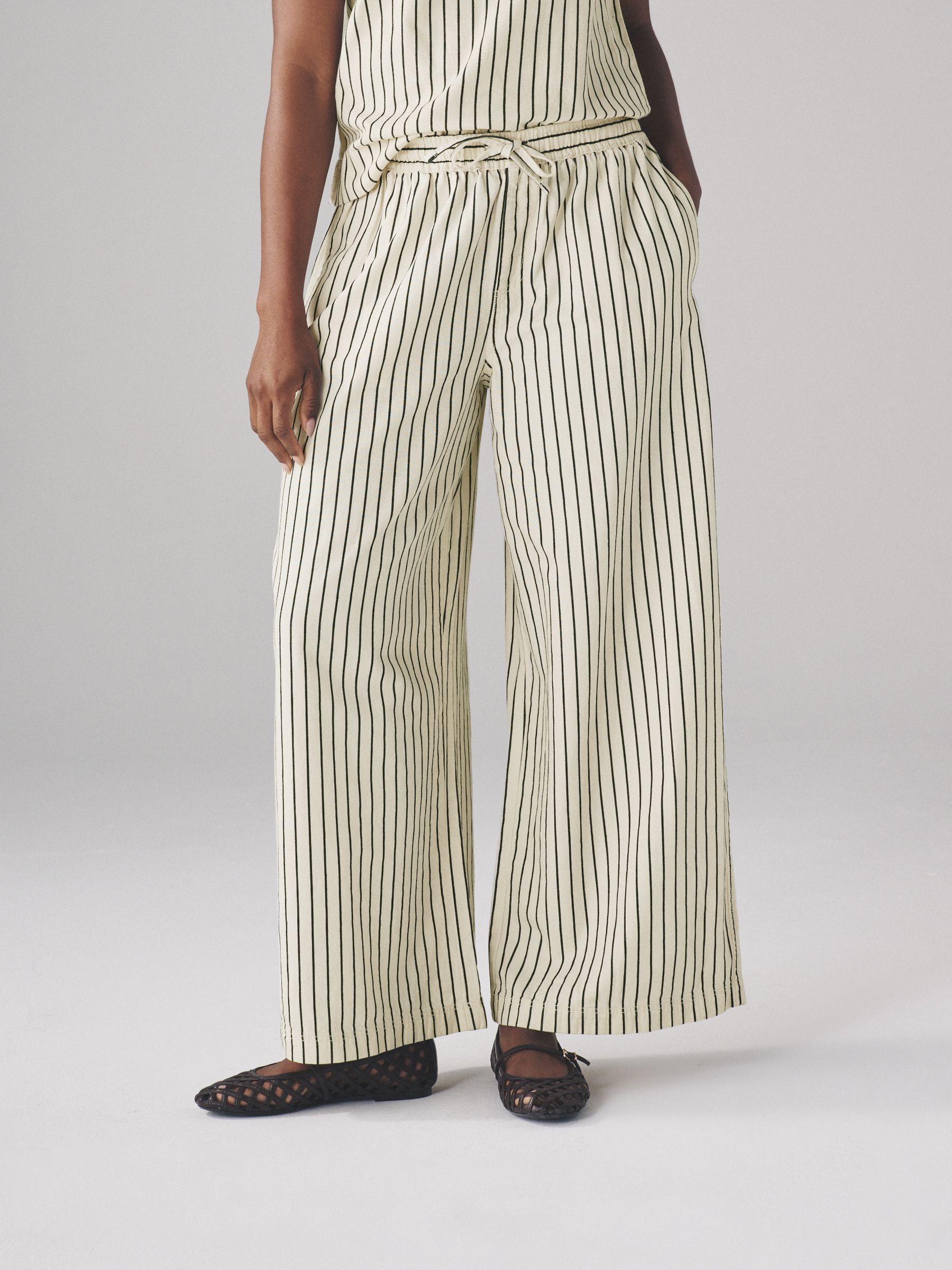 2 Pack Pull On Wide Leg Lightweight Jeans - Image 4 of 11