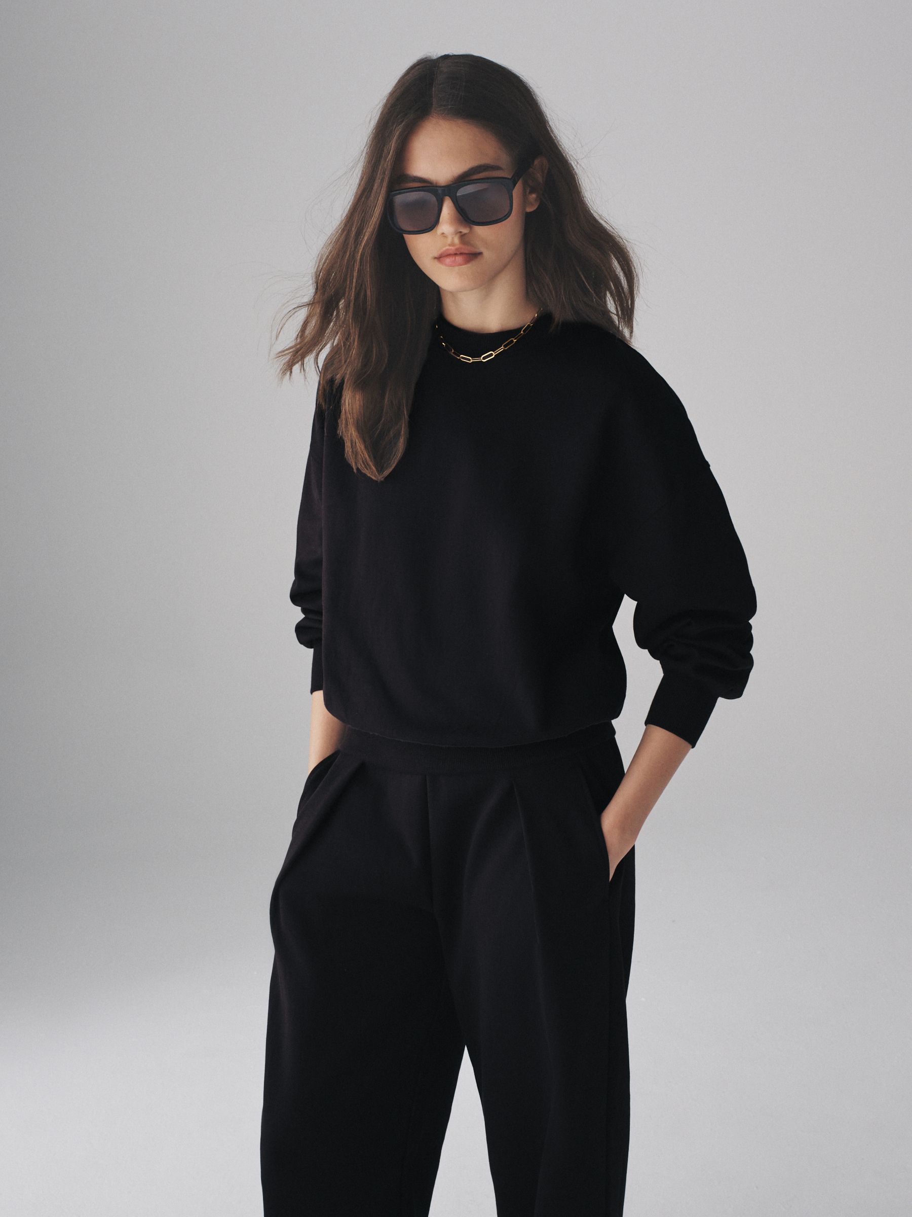 2 Pack Heavyweight Premium Crew Neck Sweatshirt - Image 5 of 11