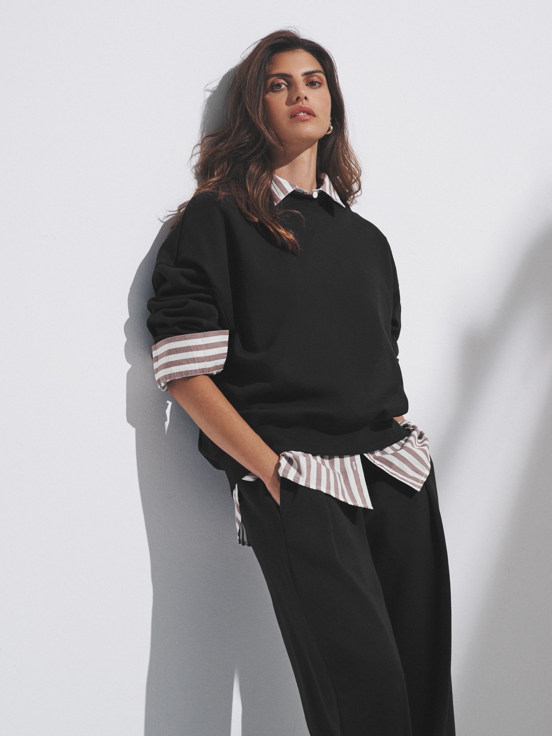 2 Pack Heavyweight Premium Crew Neck Sweatshirt - Image 6 of 11