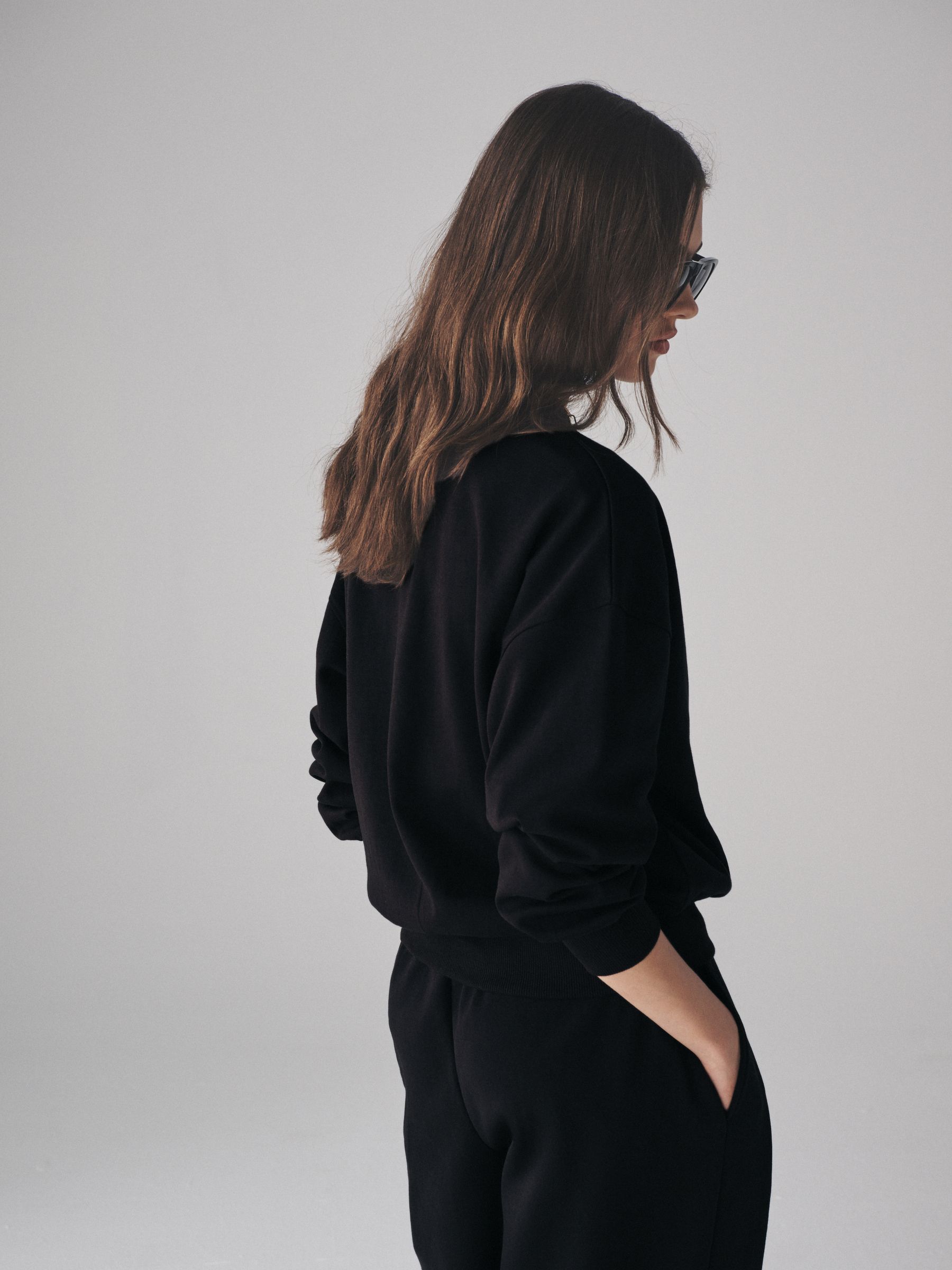 2 Pack Heavyweight Premium Crew Neck Sweatshirt - Image 8 of 11