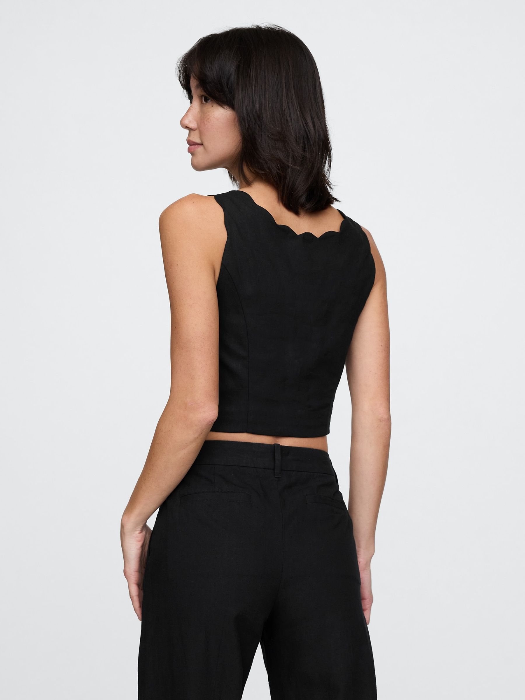 Black Heavyweight Linen-Blend Scalloped Cropped Top - Image 2 of 5