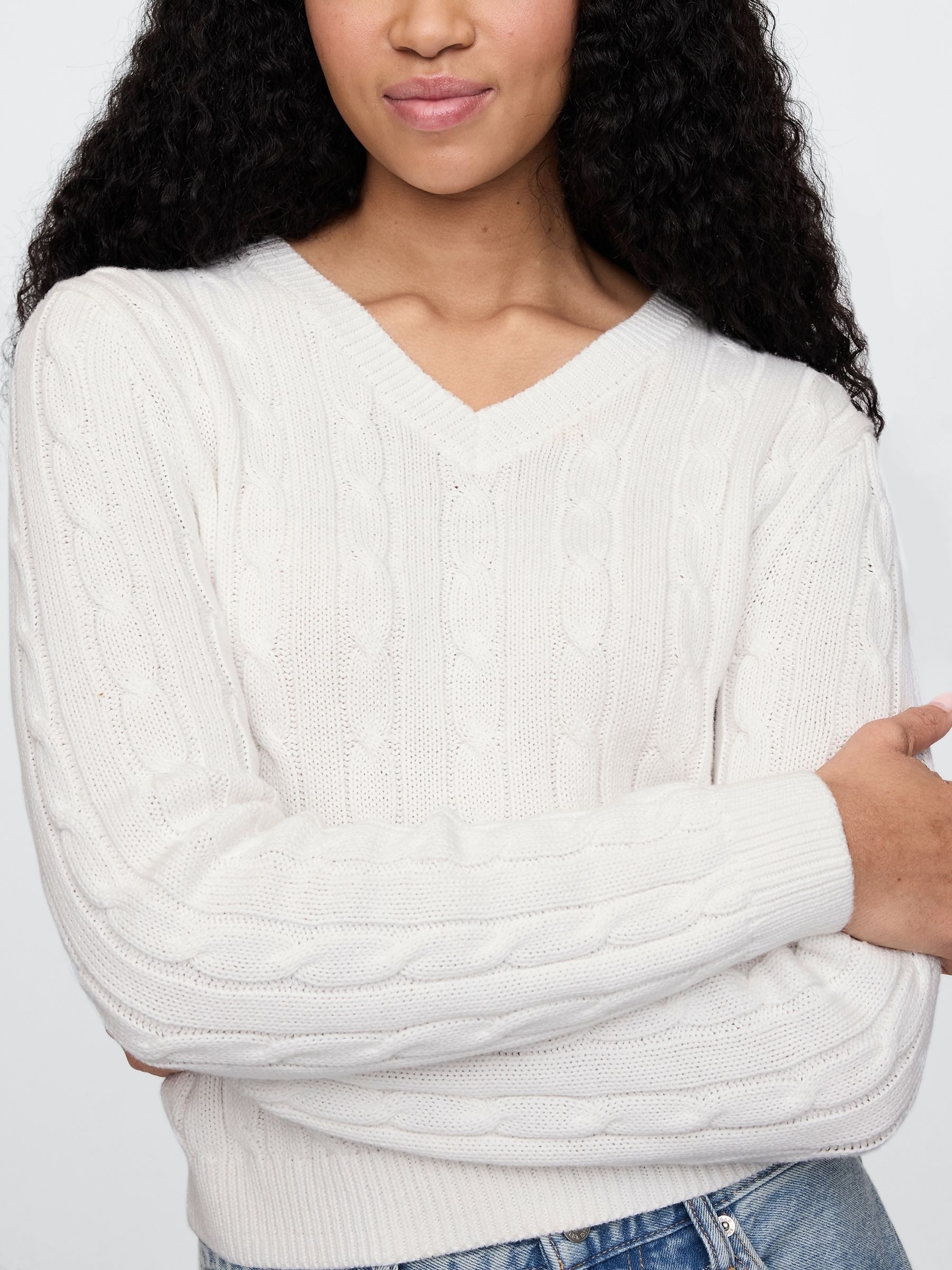 White Classic Cable-Knit V Neck Jumper - Image 4 of 4