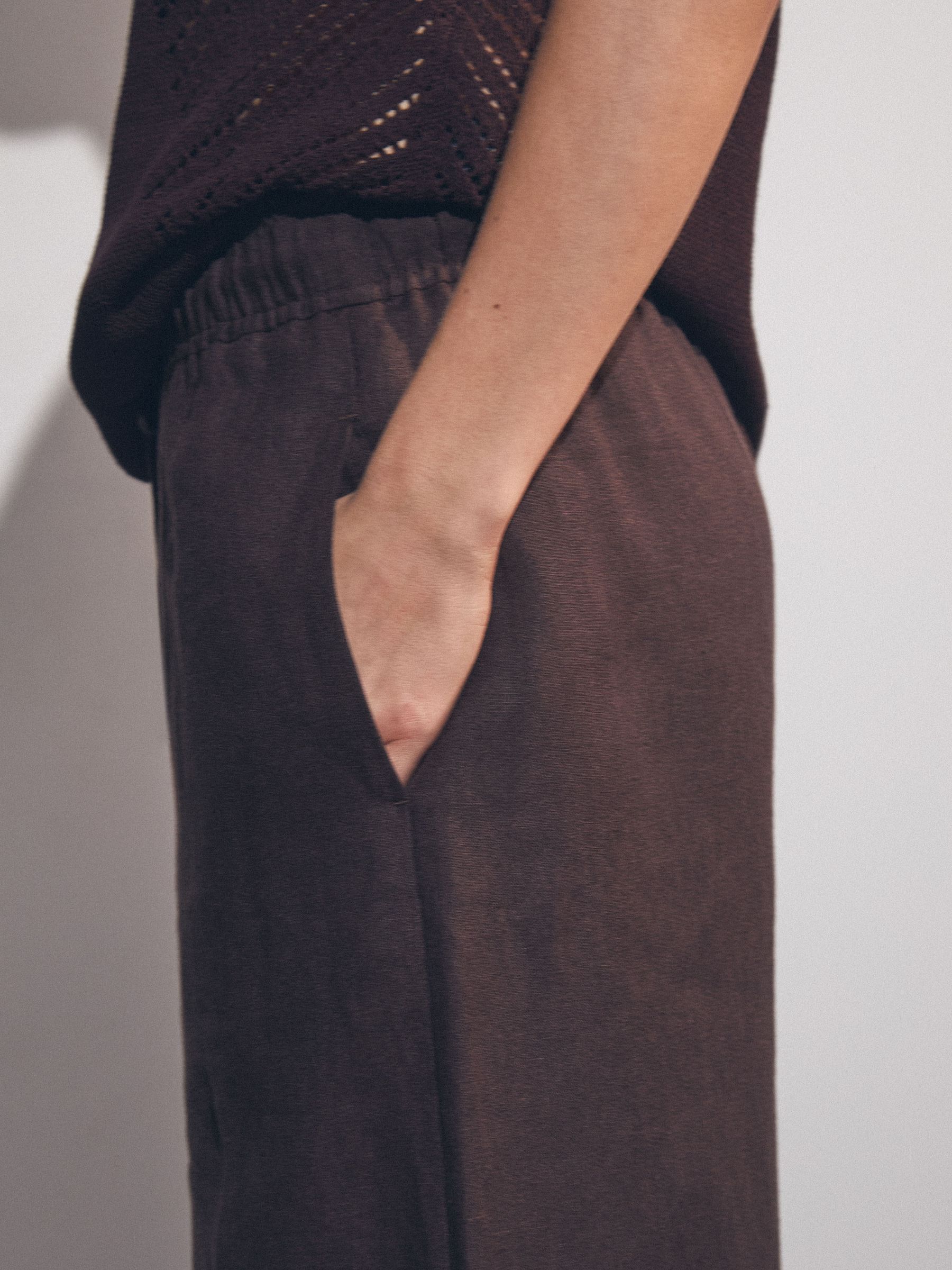 Linen-Blend Wide-Leg Trousers in Chocolate Brown - Image 4 of 8