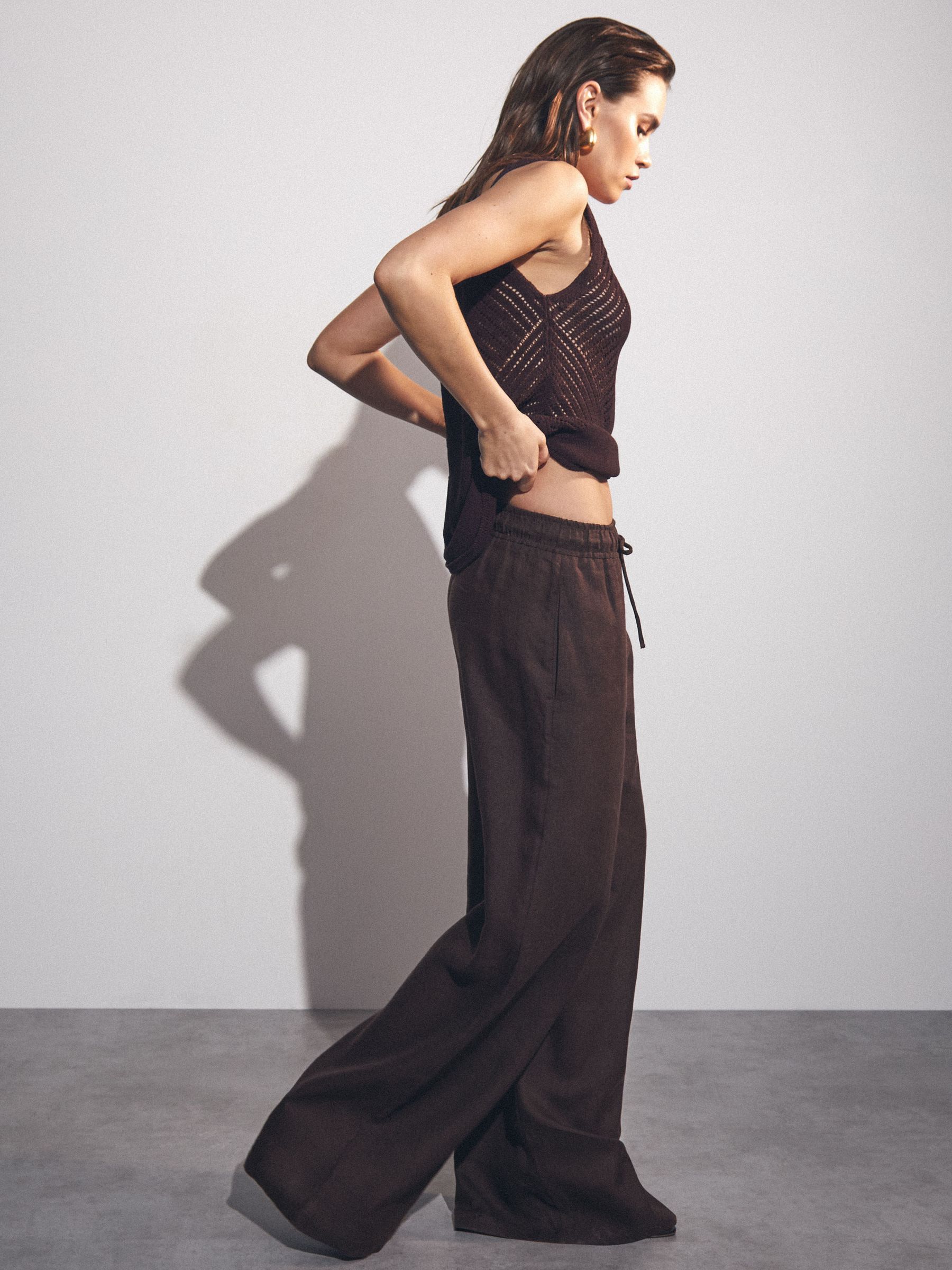 Linen-Blend Wide-Leg Trousers in Chocolate Brown - Image 7 of 8