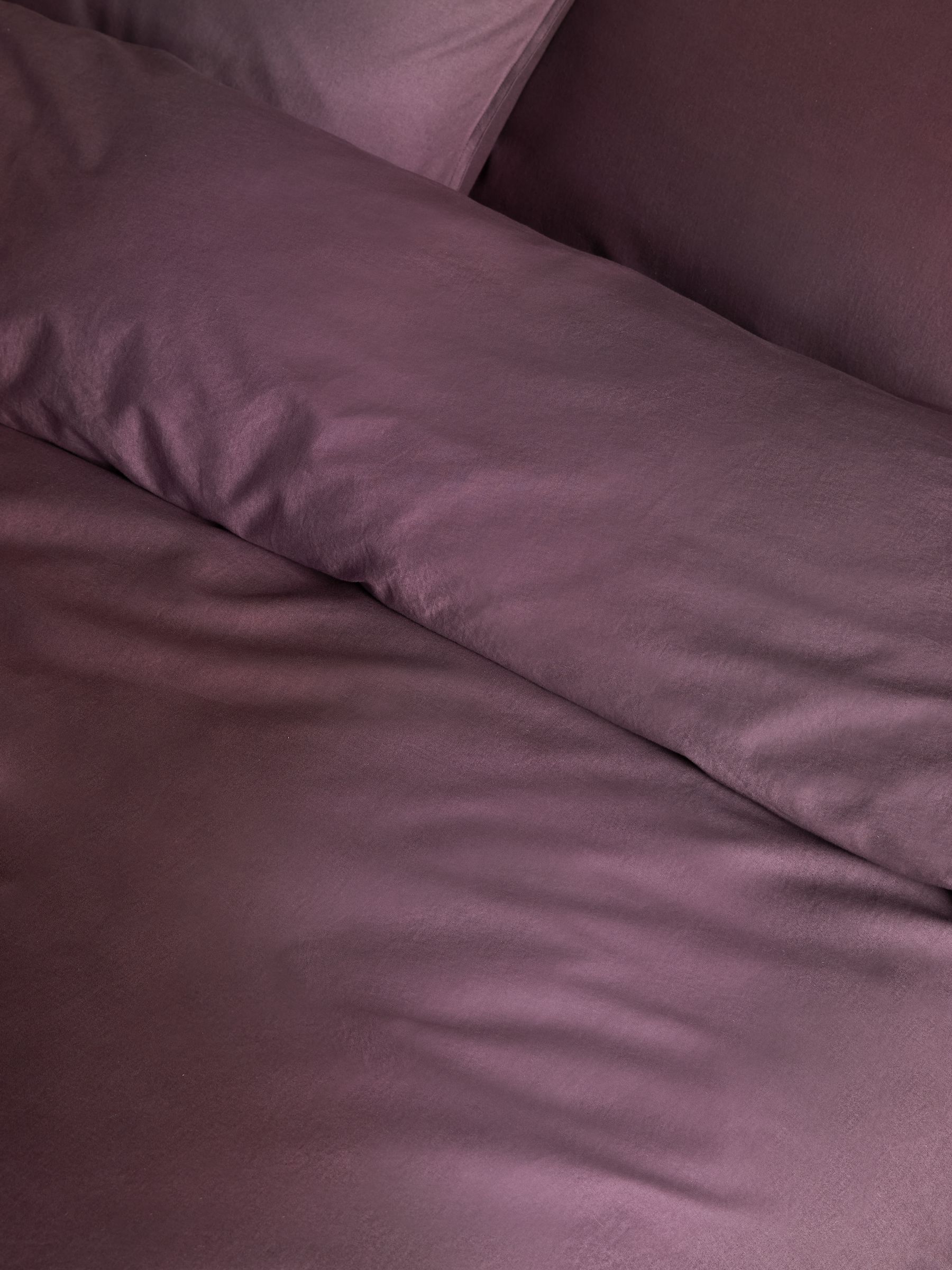 Cosy Washed Cotton Duvet Cover and Pillowcase Set in Aubergine Purple - Image 2 of 3