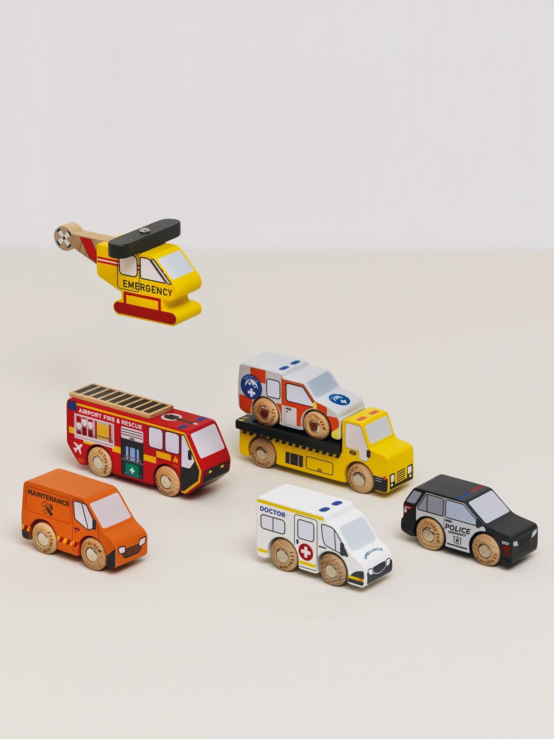 Le Toy Van Emergency Helicopter and Rescue Cars Set - Image 3 of 4