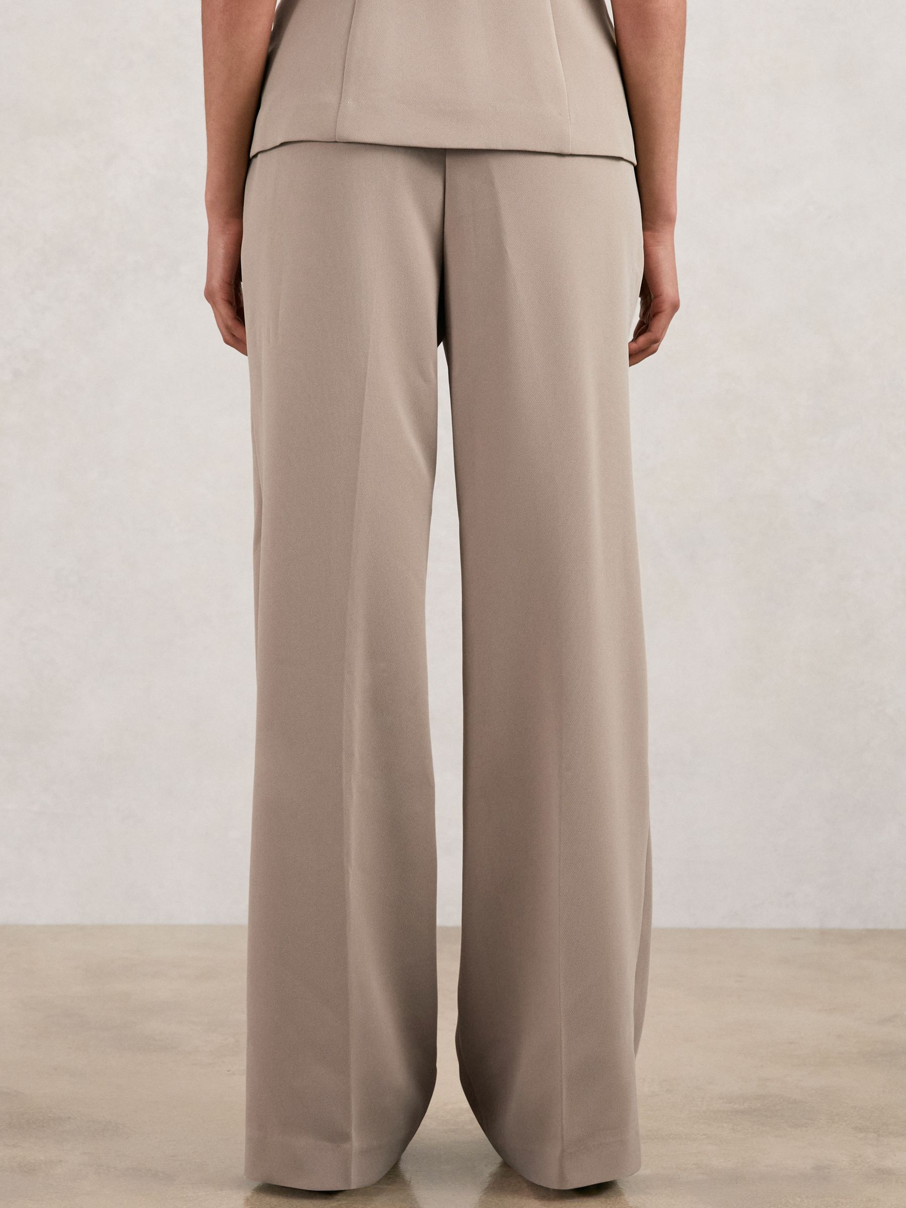 Good American Tailored Trousers in Beige - Image 4 of 5