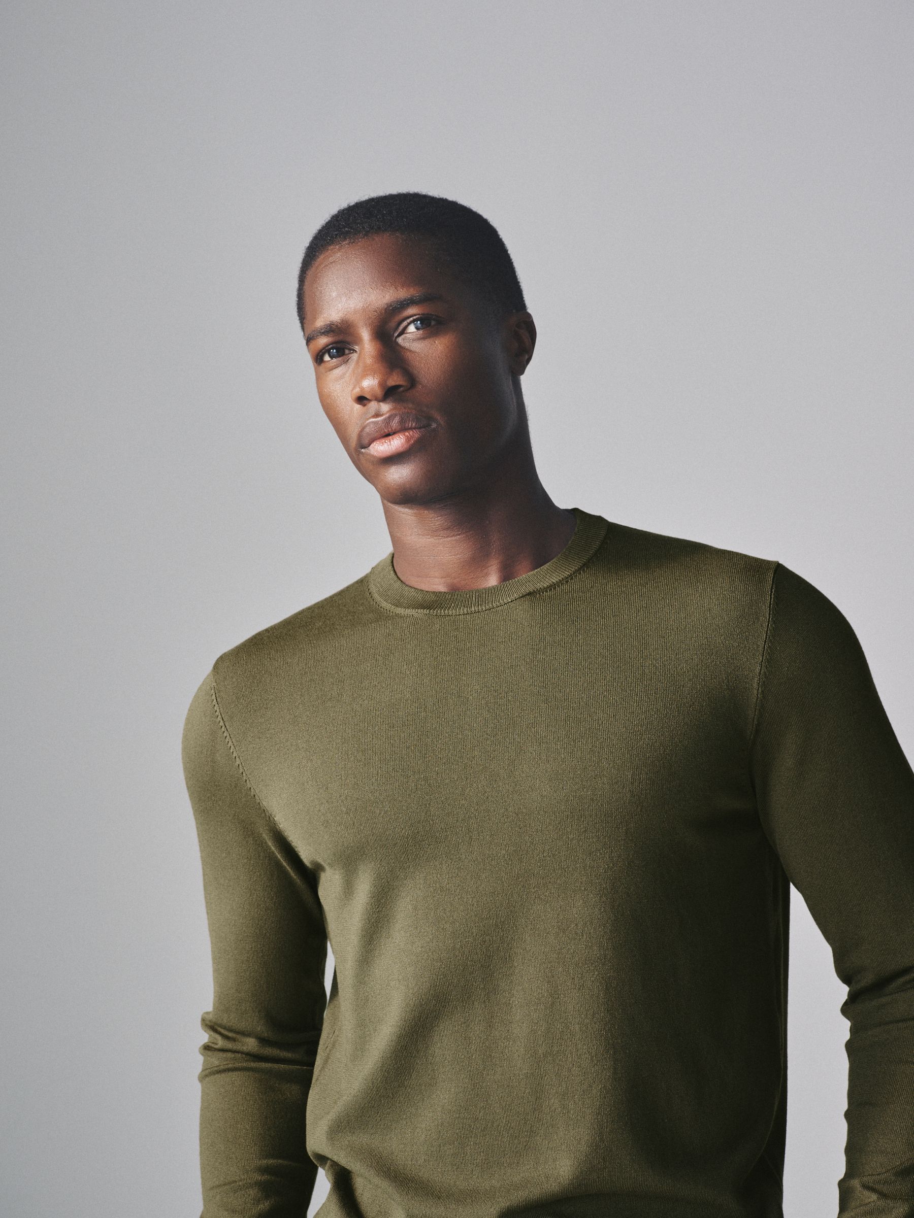 4 Pack Long Sleeve Knitted Crew Jumpers - Image 8 of 14