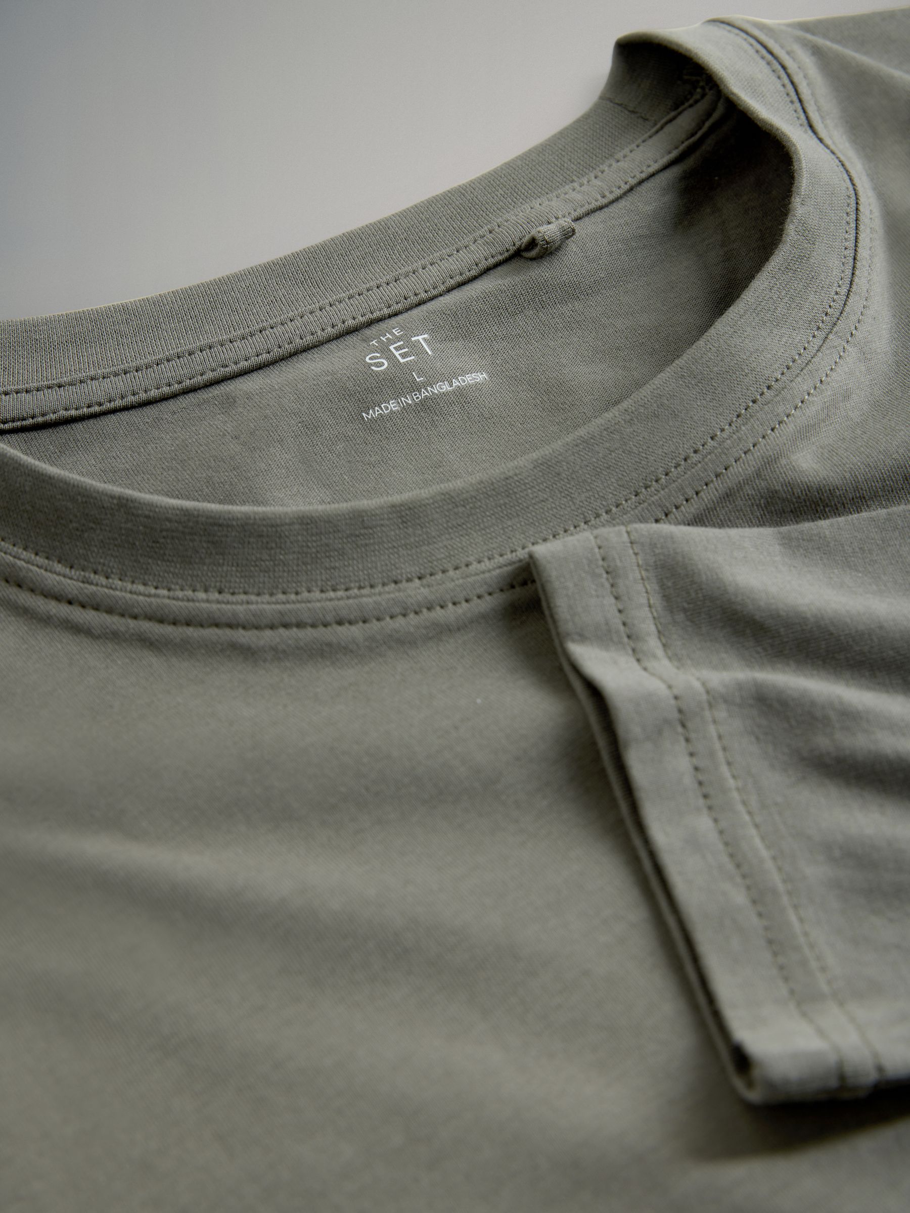 Black/Cream/Green/Khaki - 4 Pack Regular Long Sleeve Cotton T-Shirts - Image 6 of 6 Black/Cream/Green/Khaki - 4 Pack Regular Long Sleeve Cotton T-Shirts - Image 6 of 6