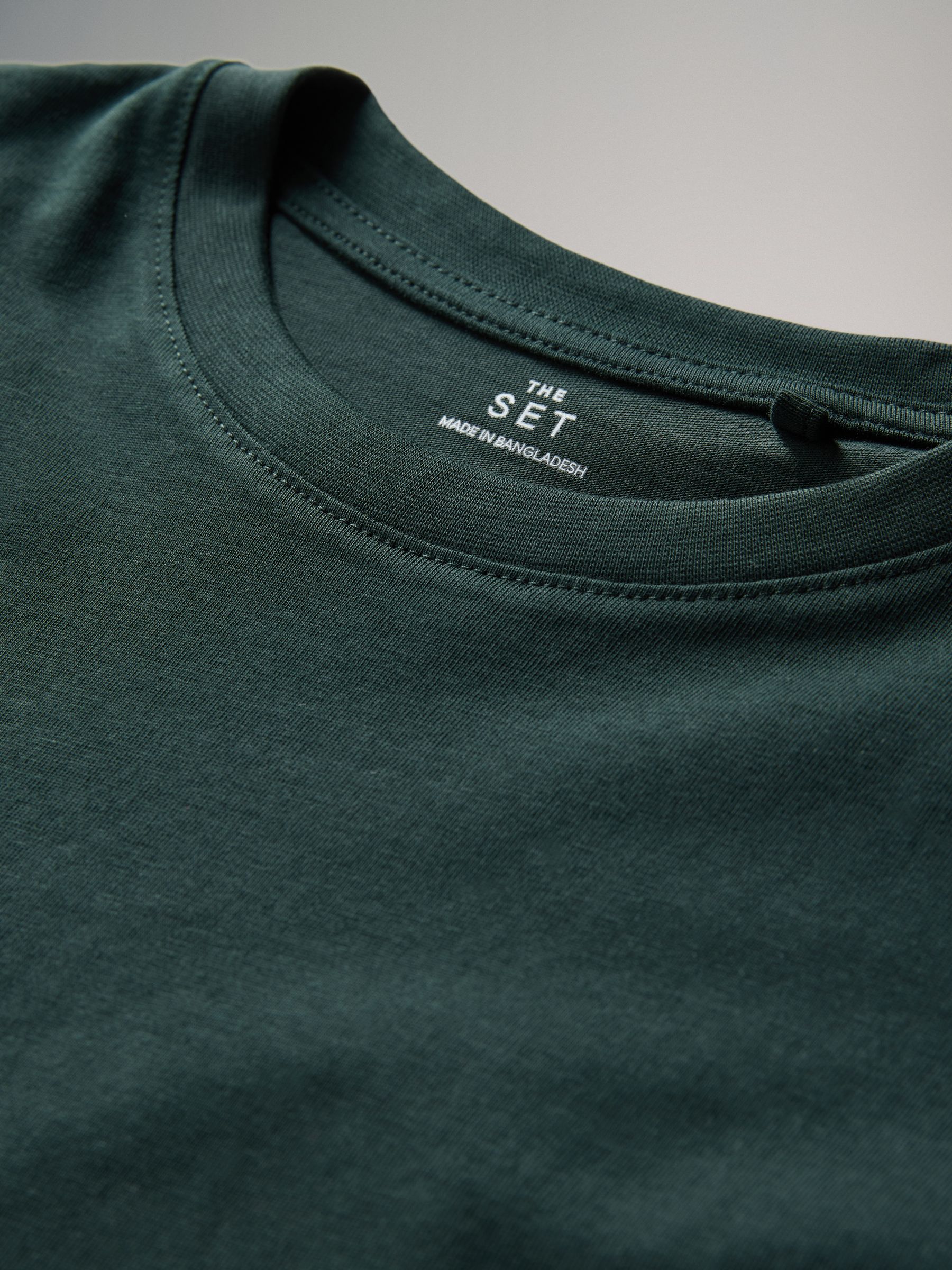 White/Red/Green/Navy Blue 4 Pack Oversized Short Sleeve Cotton T-Shirts - Image 6 of 6