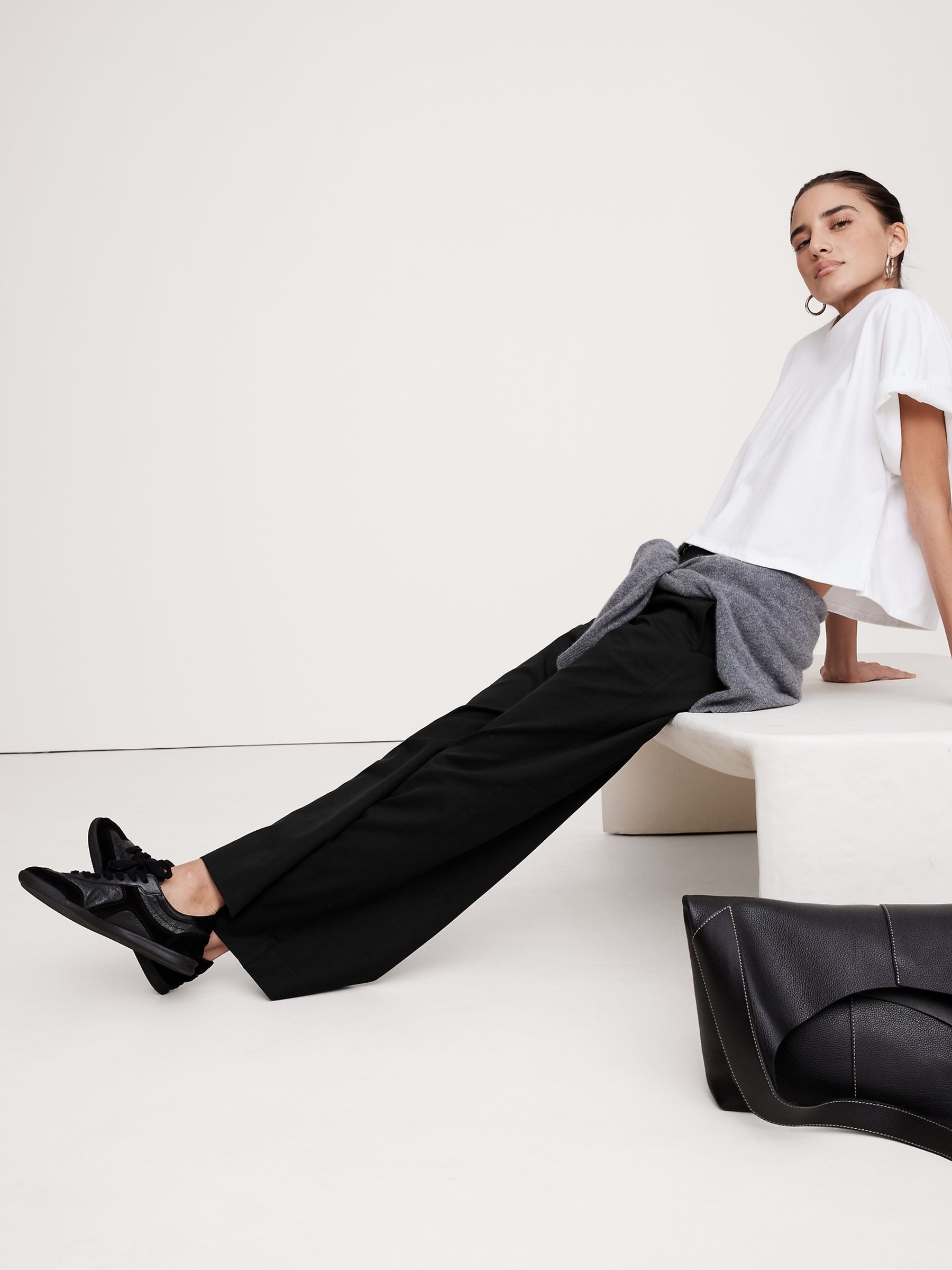 Banana Republic Black Everyday Mid Rise Wide-Leg Trousers - Image 3 of 4