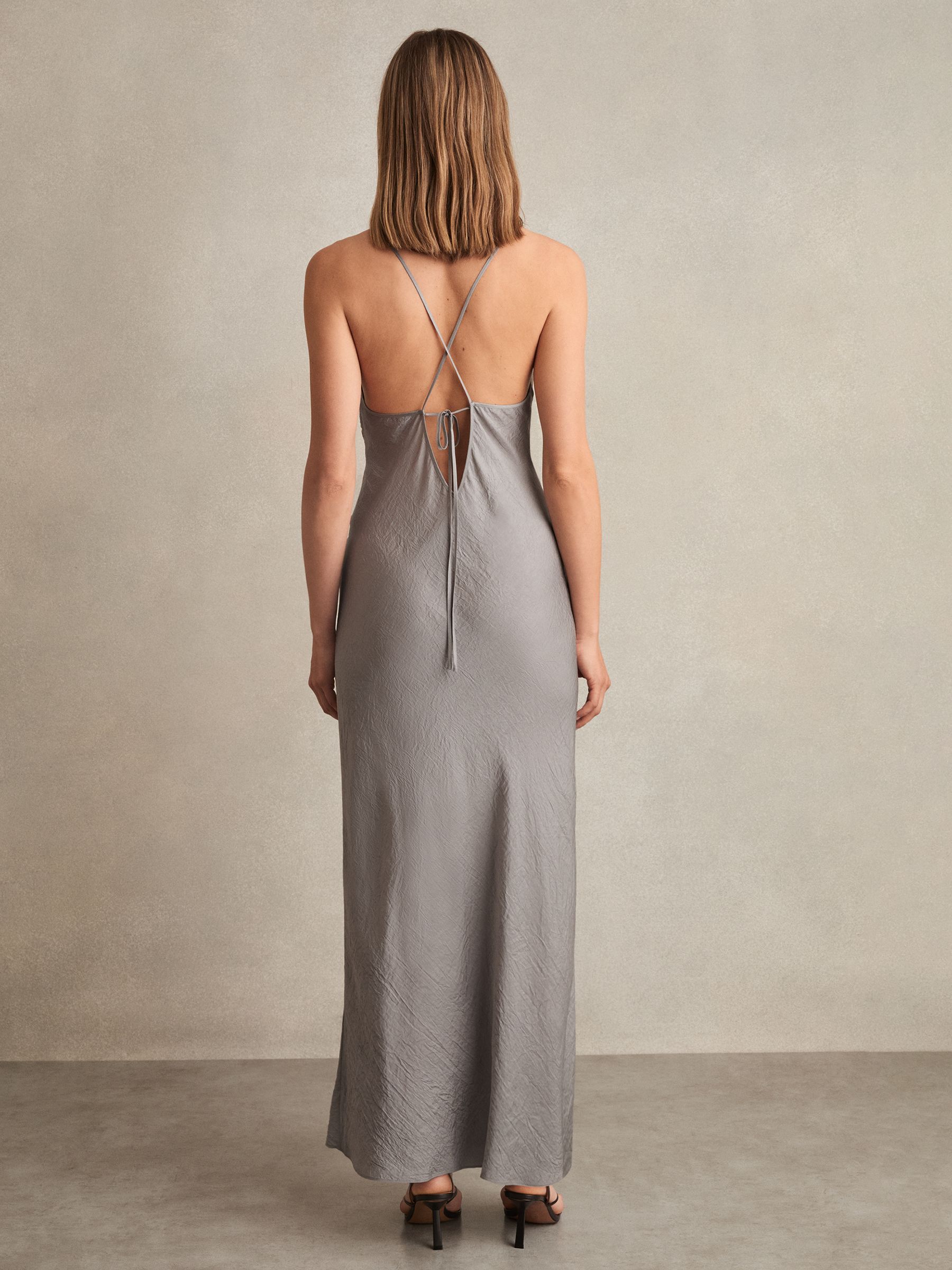 Mini Machine Robe Reiss Robe nuisette en satin martelé à nouer au dos, gris | REISS