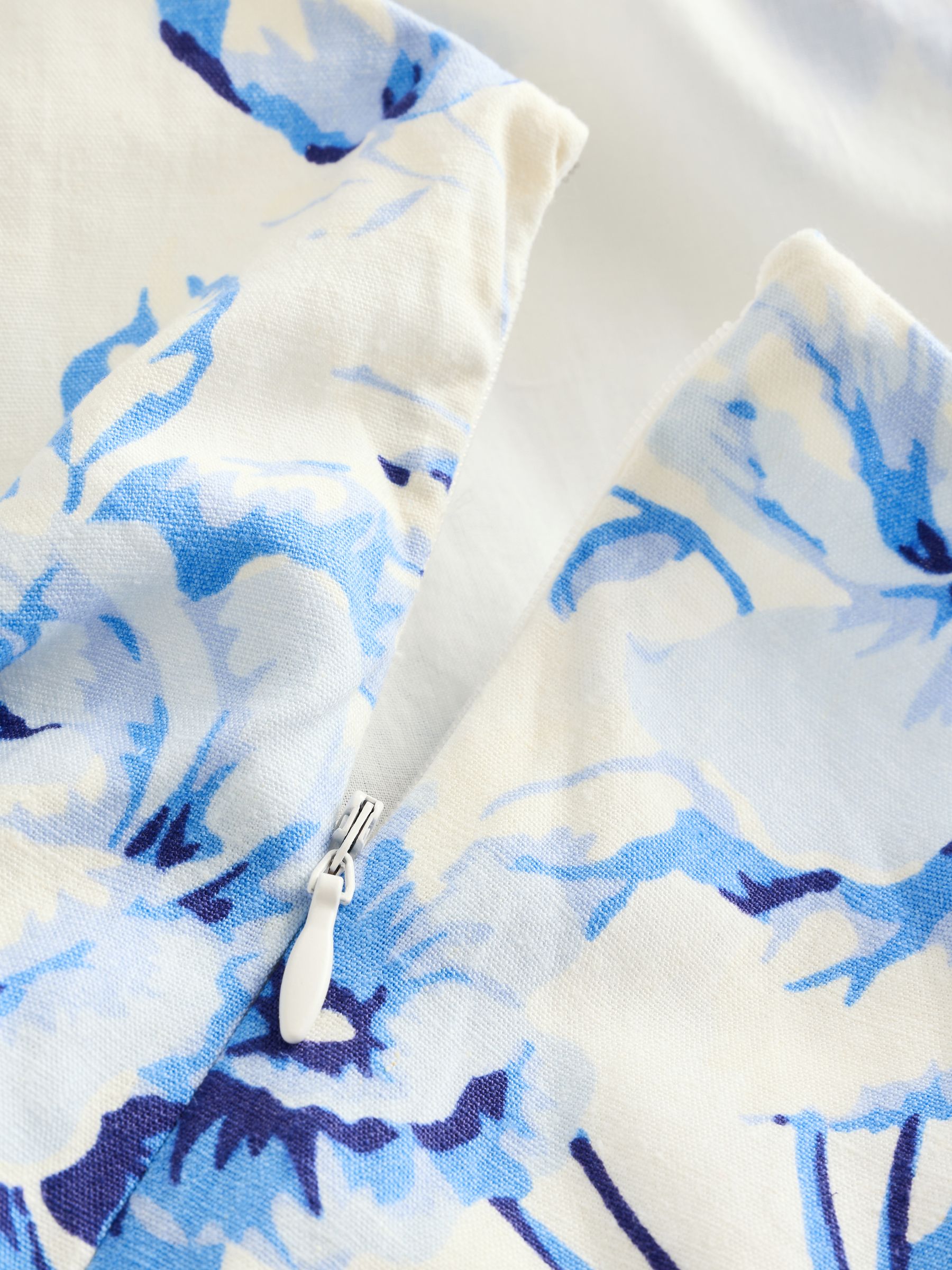 White/Blue Floral Sleeveless Halter Neck Maxi Dress - Image 4 of 5
