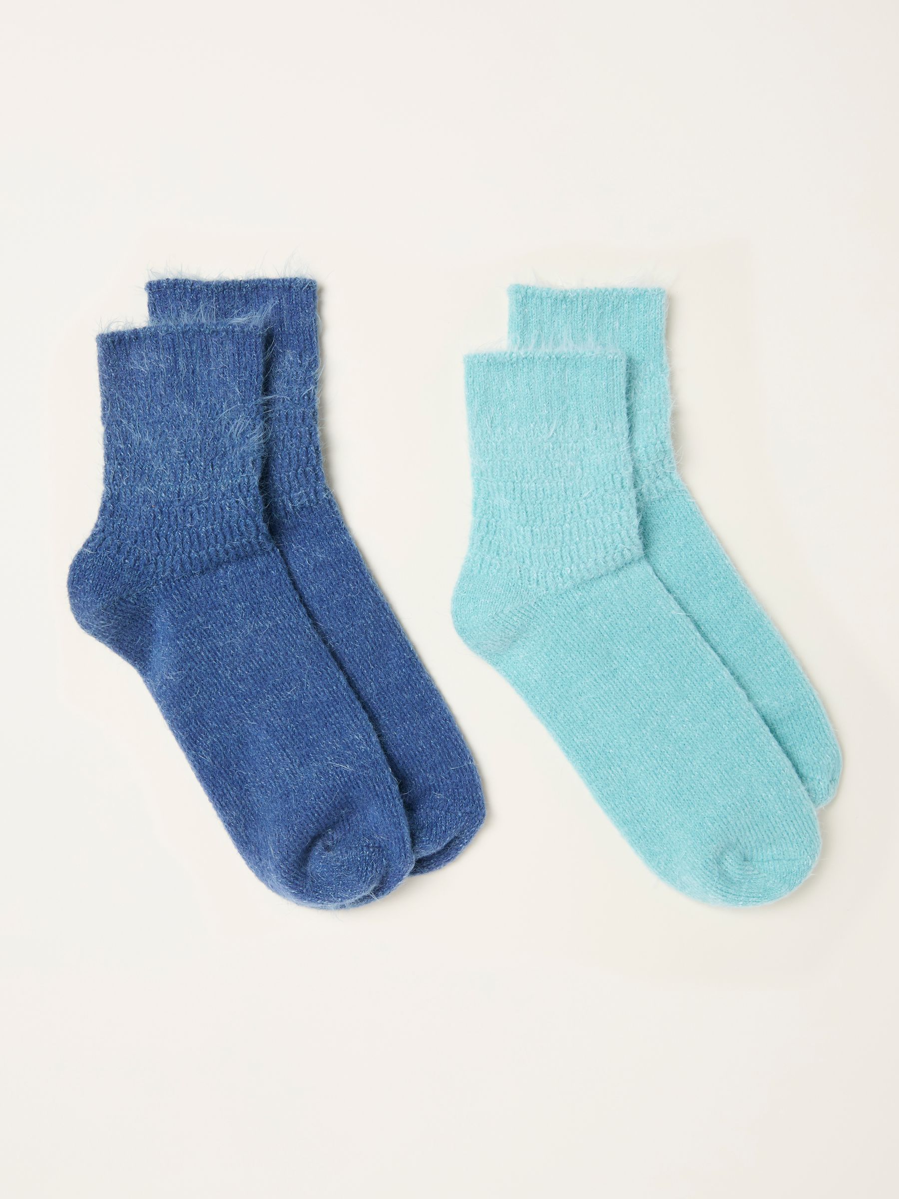 Green 2 Pairs of Super Soft Socks - Image 2 of 2