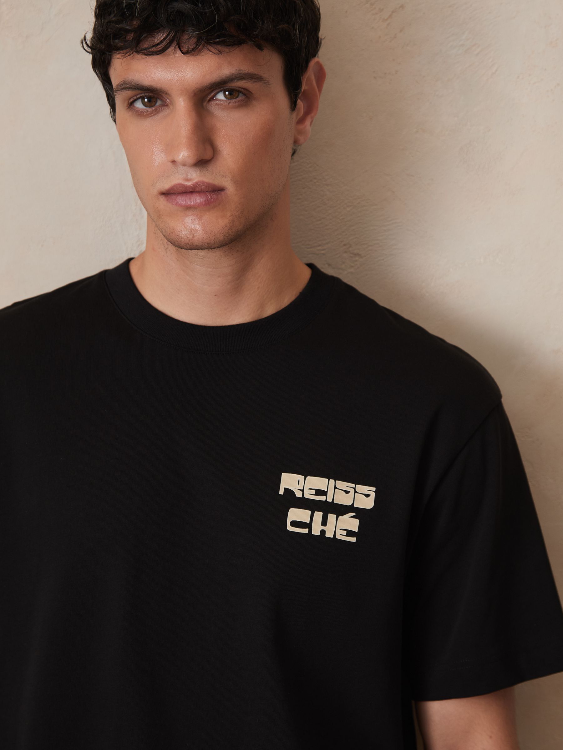 Reiss | Ché Cotton Palm-Print T-Shirt in Black - Image 4 of 6