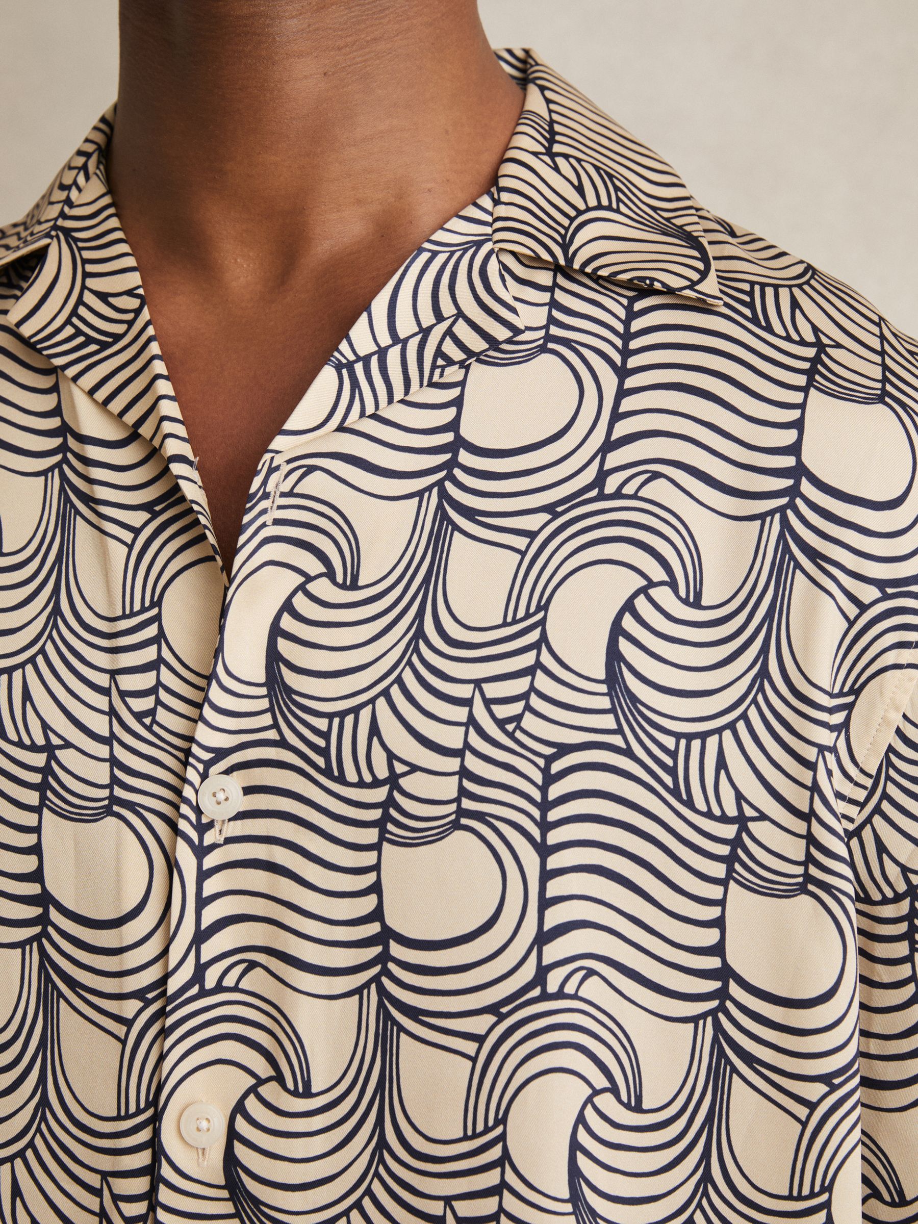 Wave Print Cuban Collar Shirt in Off White/Navy - Image 4 of 6