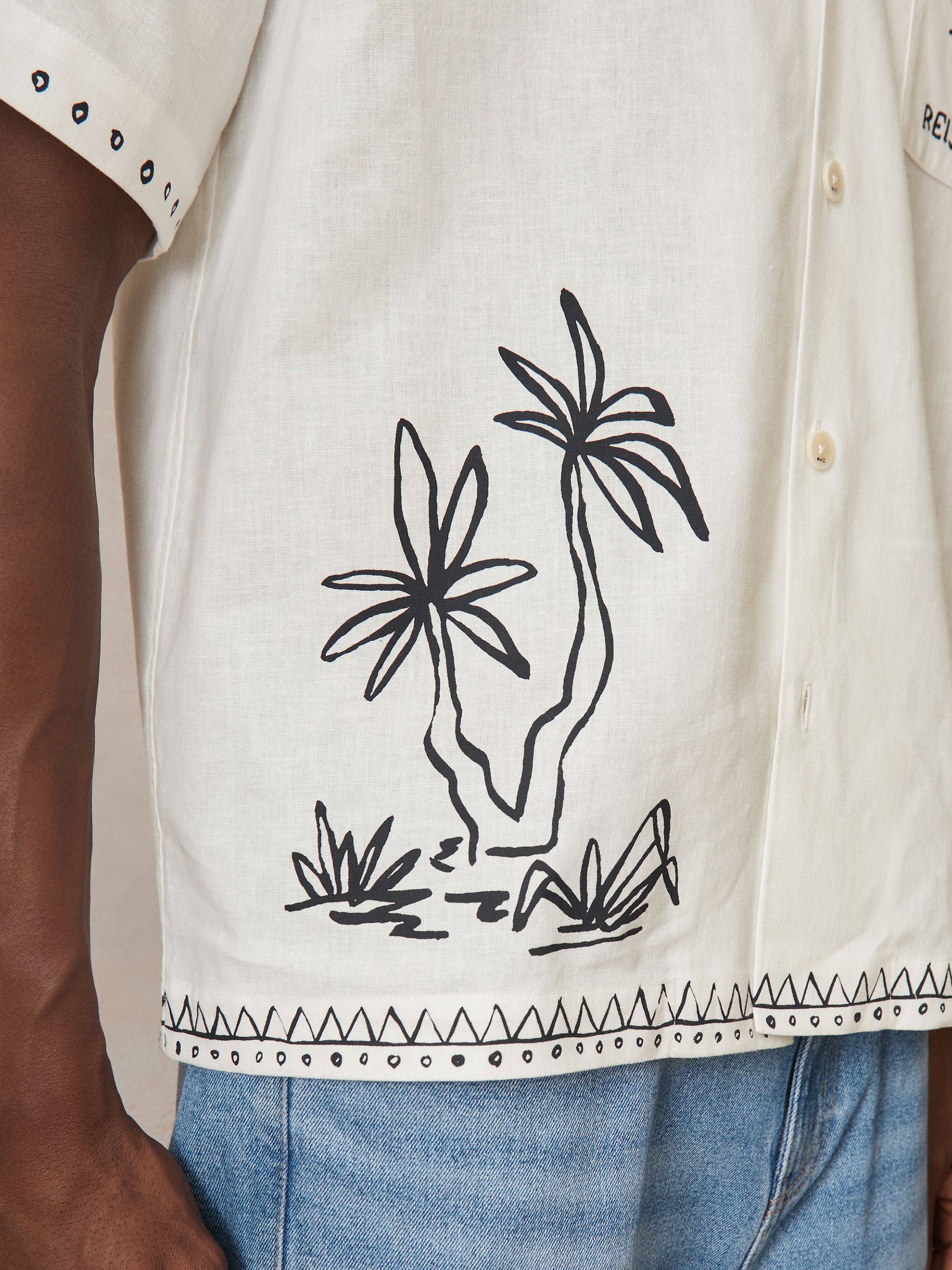 Reiss | Ché Cotton-Linen Palm Shirt in White - Image 5 of 8