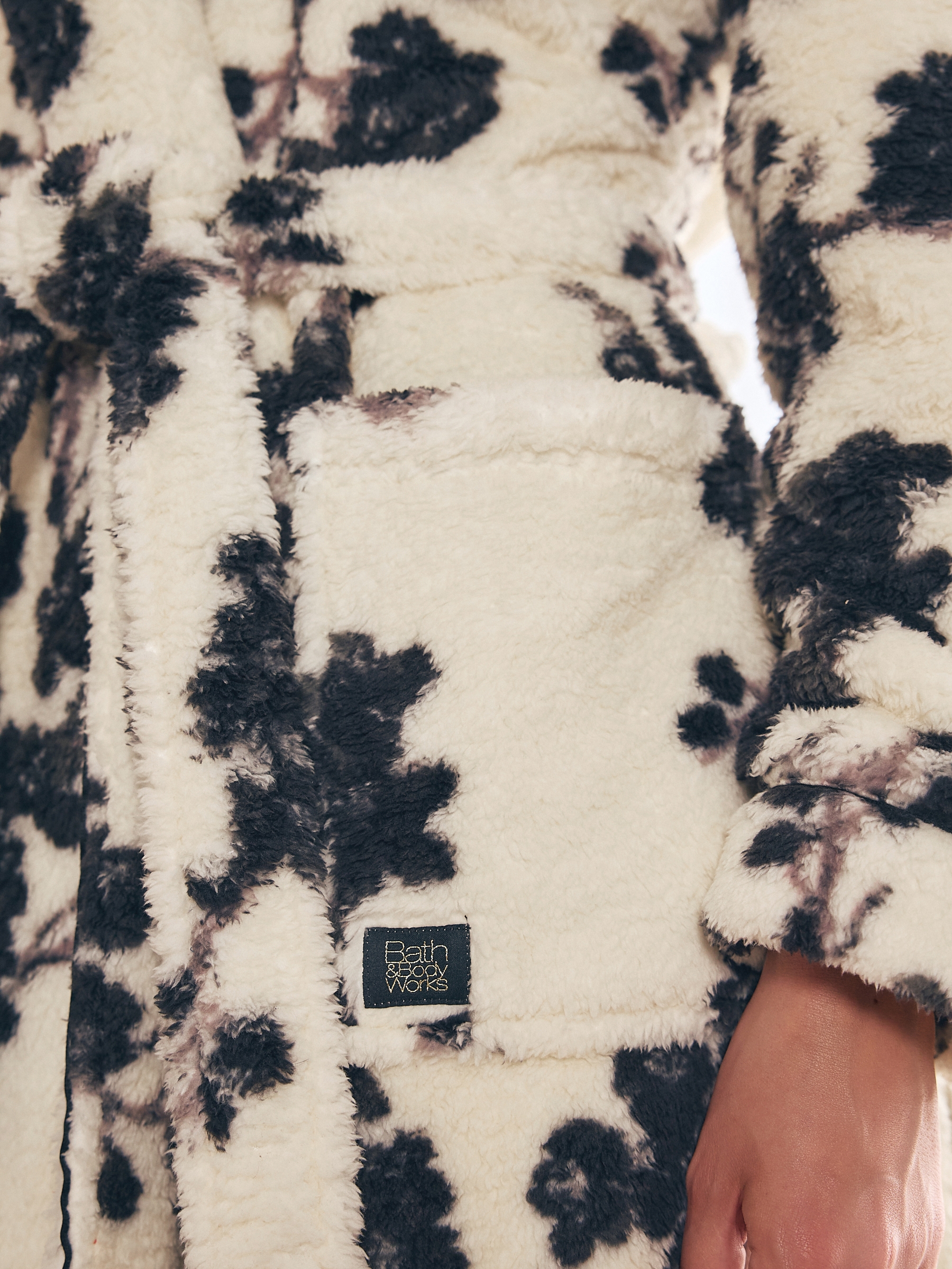 Monochrome Floral Blossom Cosy Robe - Image 4 of 5