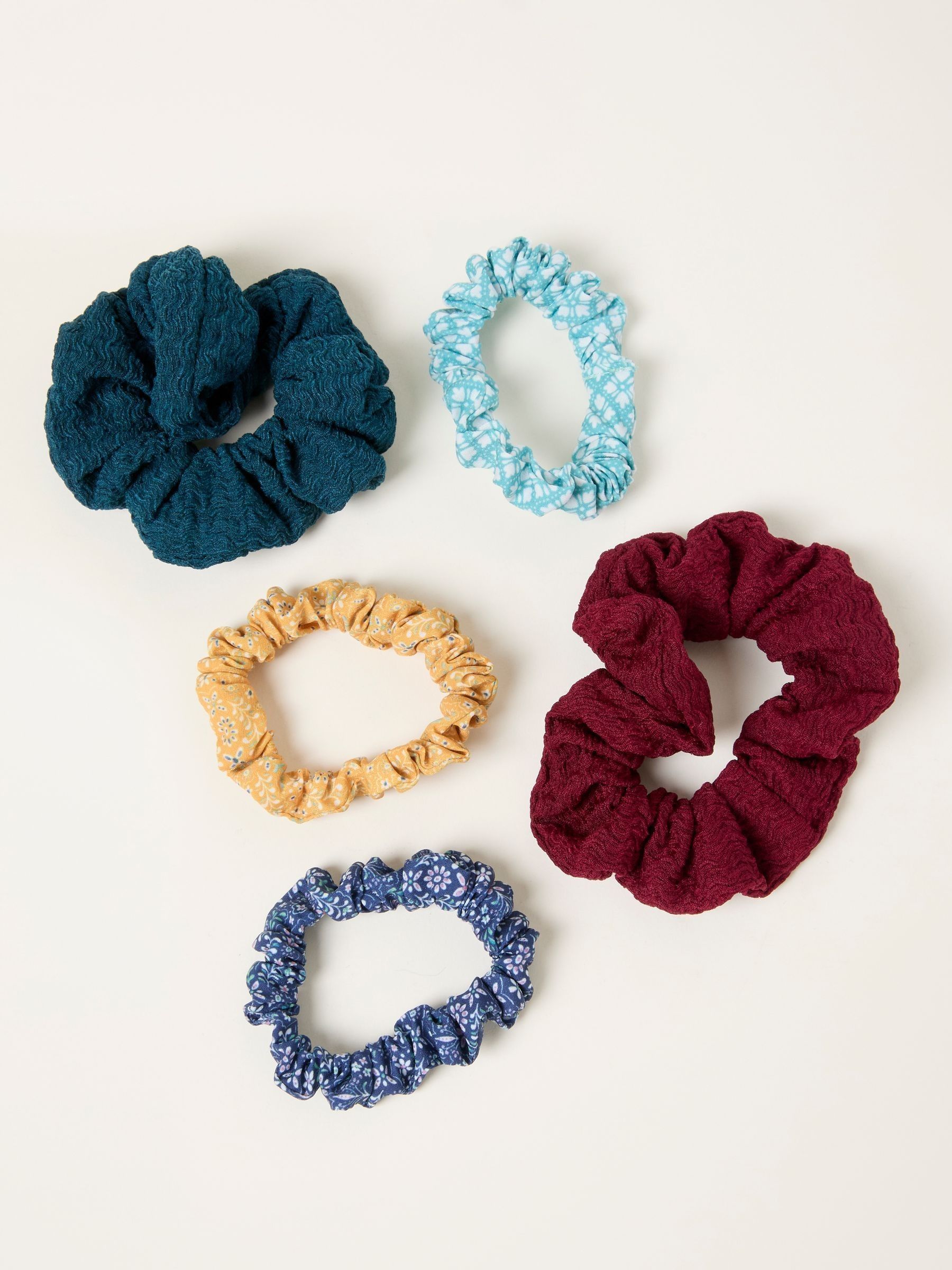 Multi 5pk Scrunchie Cracker Gift Set - Image 2 of 3