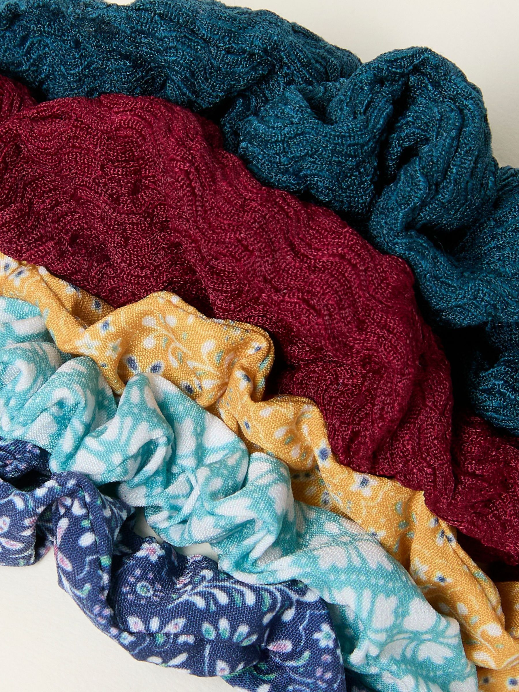 Multi 5pk Scrunchie Cracker Gift Set - Image 3 of 3