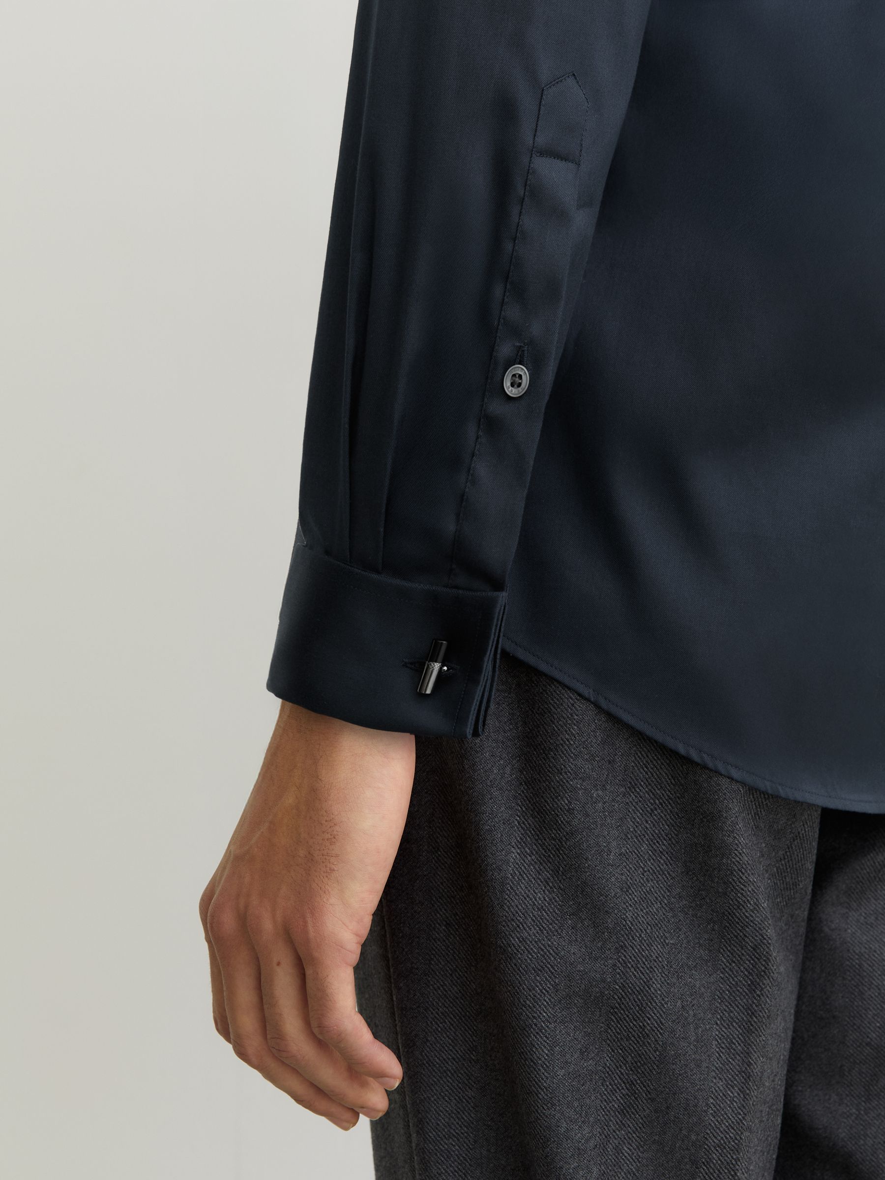 Regular Fit Stretch Double-Cuff Shirt Cotton-Blend in Navy - Image 5 of 7