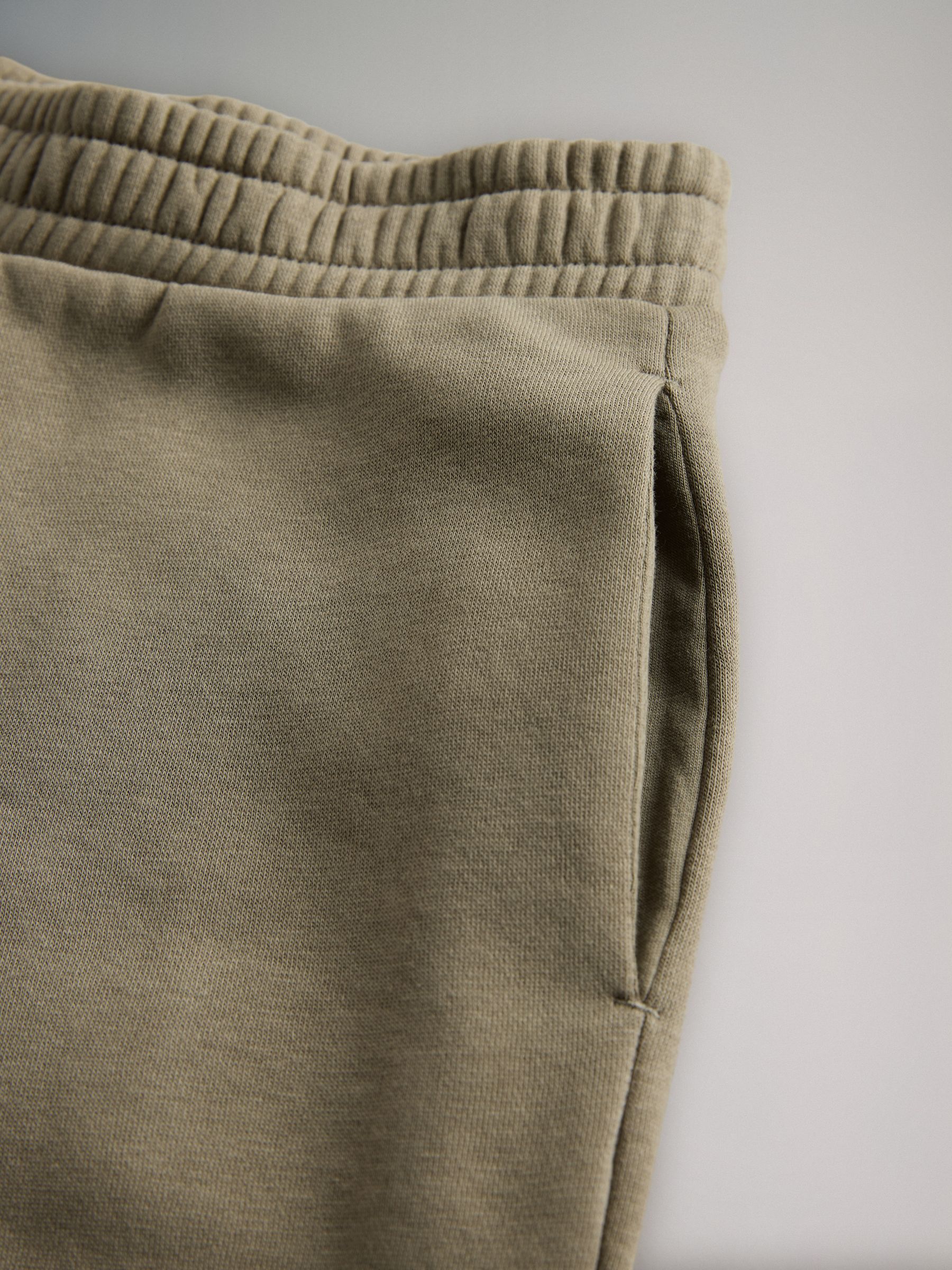 Grey/Green/Black 5 Piece Crew Neck Sweat Hoodie And Cuffed Leg Joggers Set - Image 6 of 6 Grey/Green/Black 5 Piece Crew Neck Sweat Hoodie And Cuffed Leg Joggers Set - Image 6 of 6