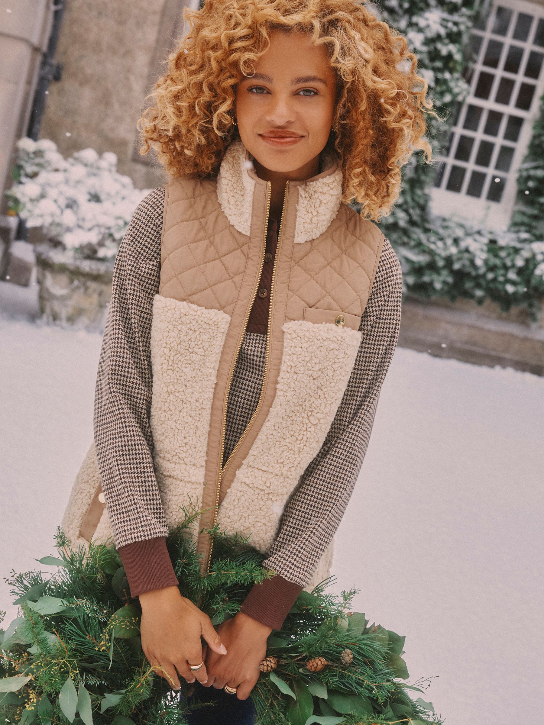 Tadworth Cream Fleece Gilet - Image 2 of 10