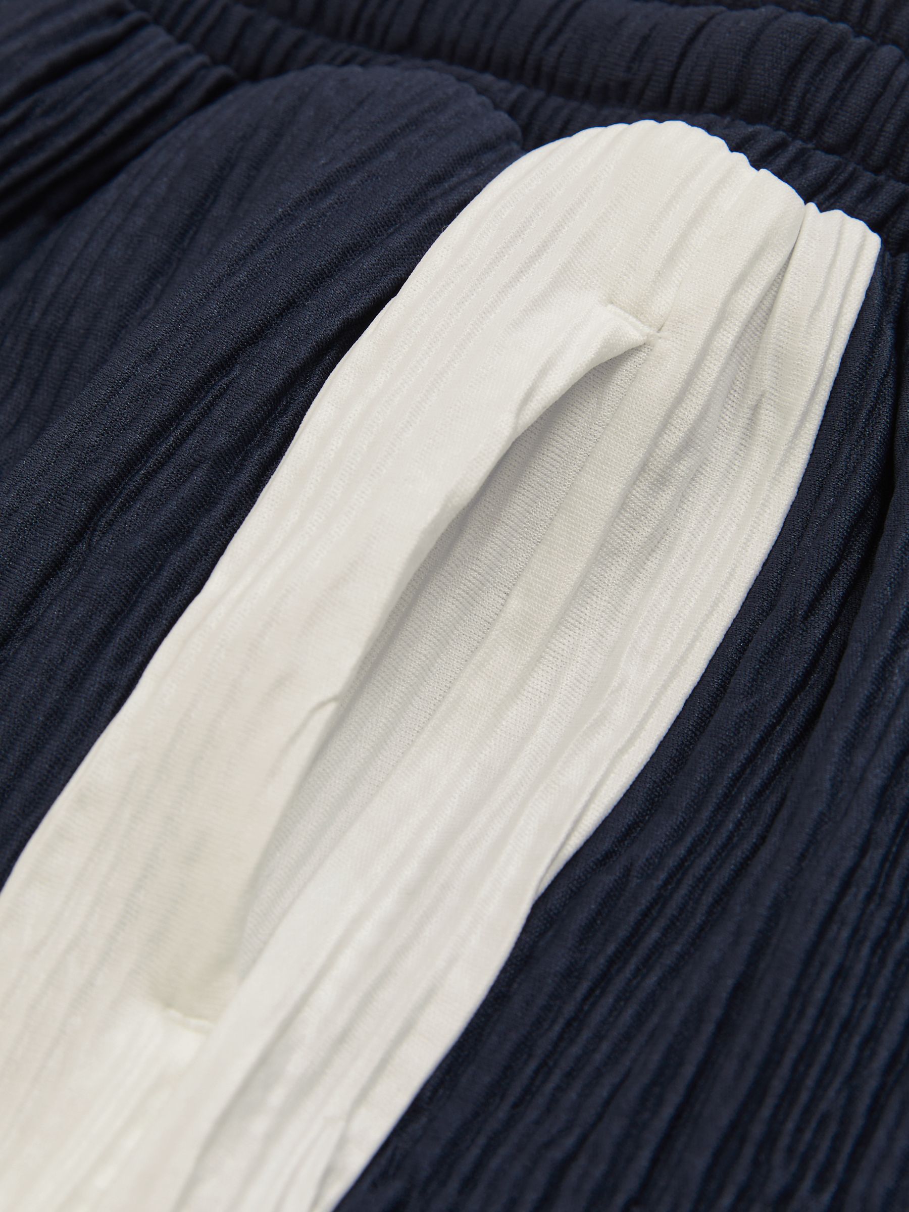 13-14 yrs Plissé Colour-Block Shorts in Navy/White - Image 4 of 4