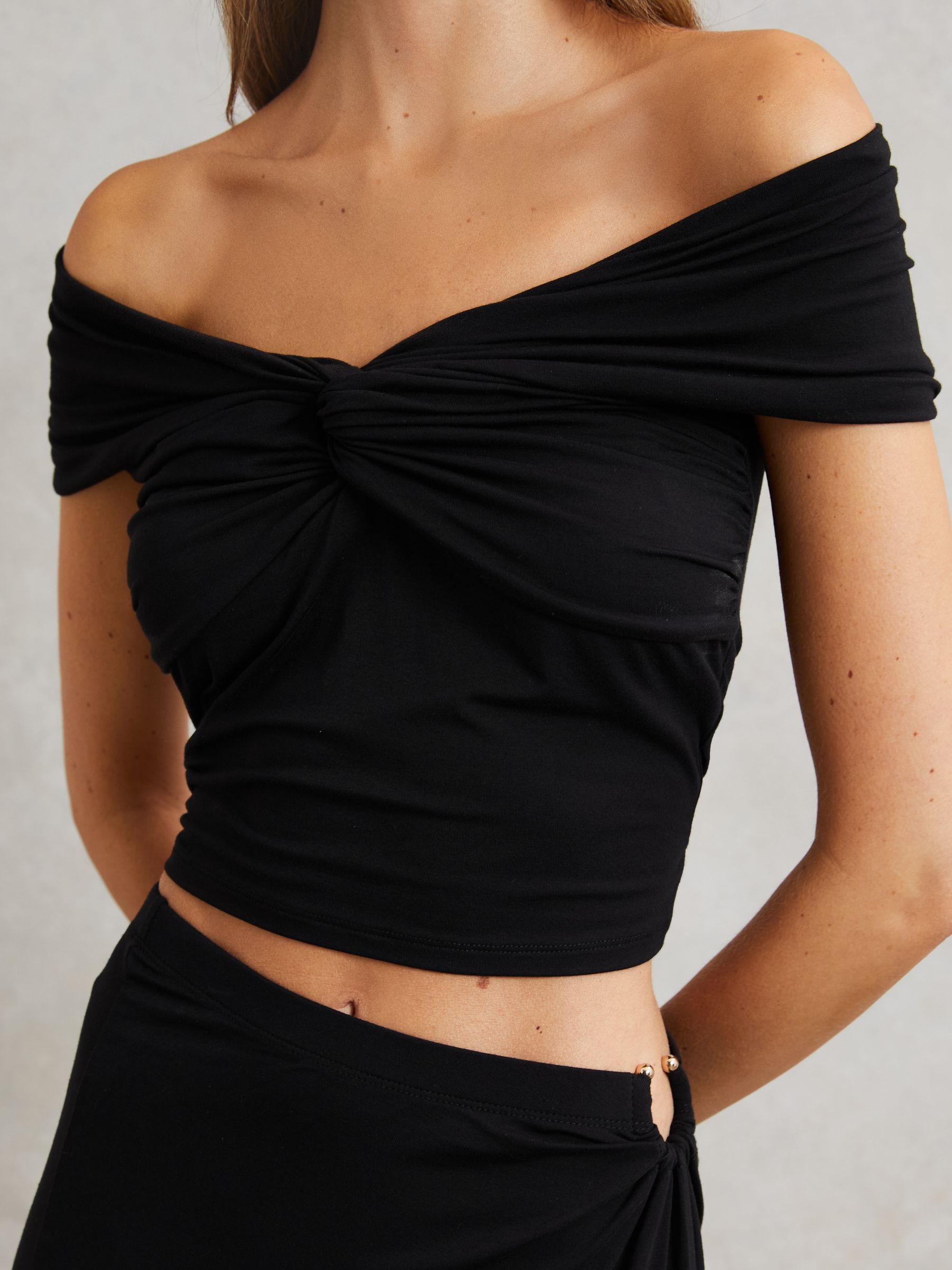 Good American Twist Off-Shoulder Top in Black - Image 3 of 5