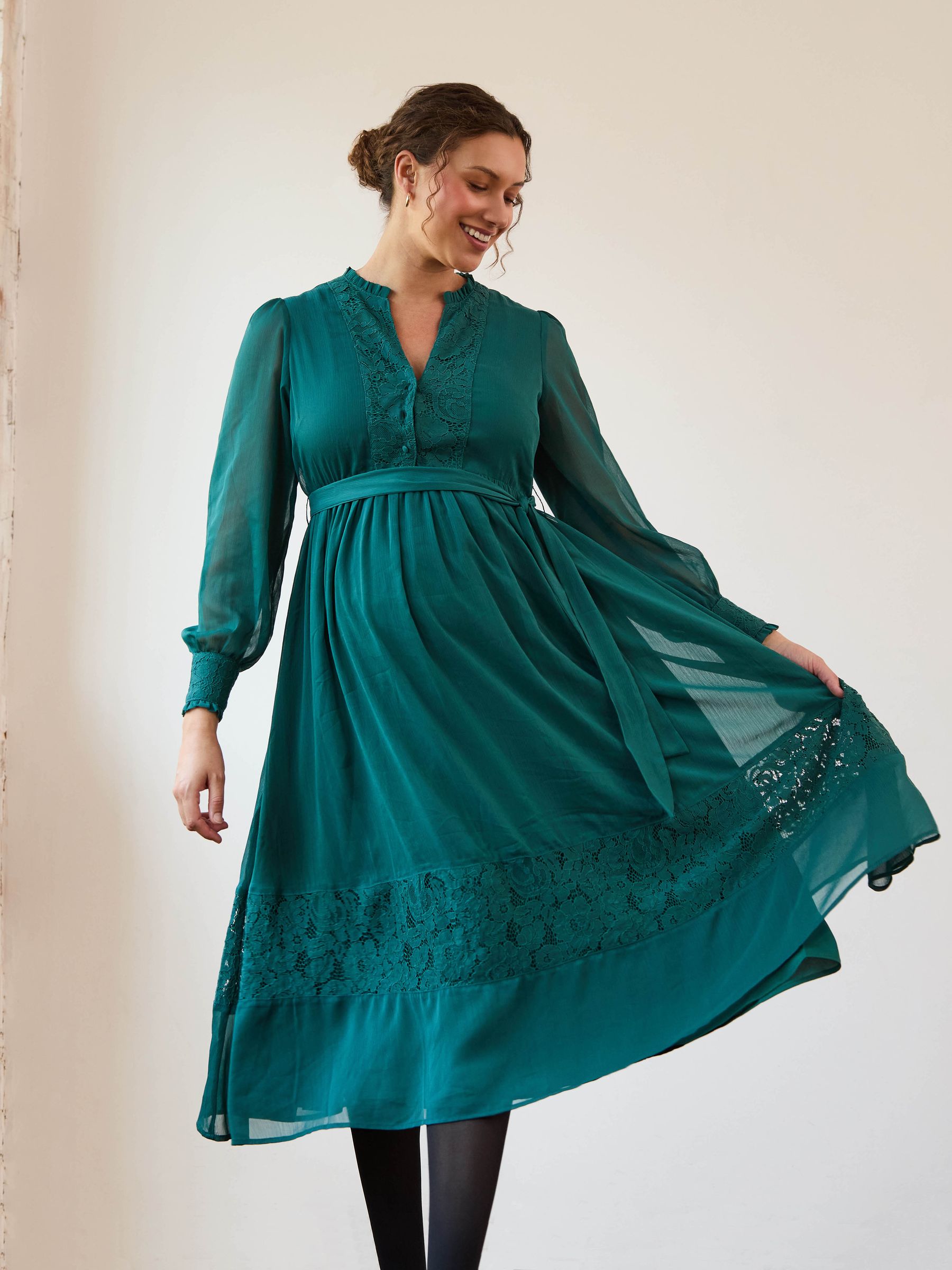 jorie lace mom dress Bridesmaid Dress Guide for Every Wedding Style  ROOLEE