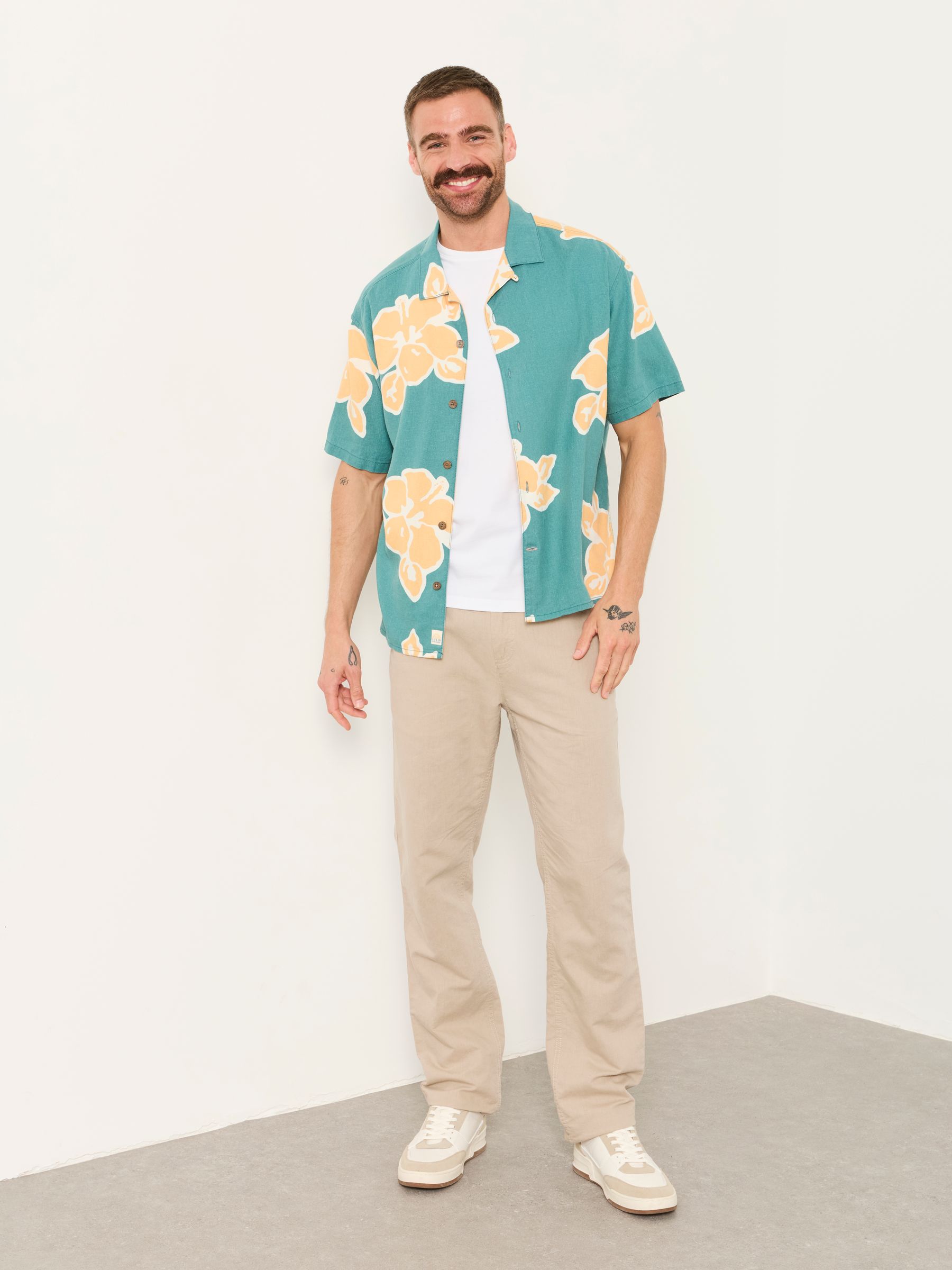 Green Short Sleeve Relaxed Fit Large Hawaiian Floral Shirt - Image 3 of 6