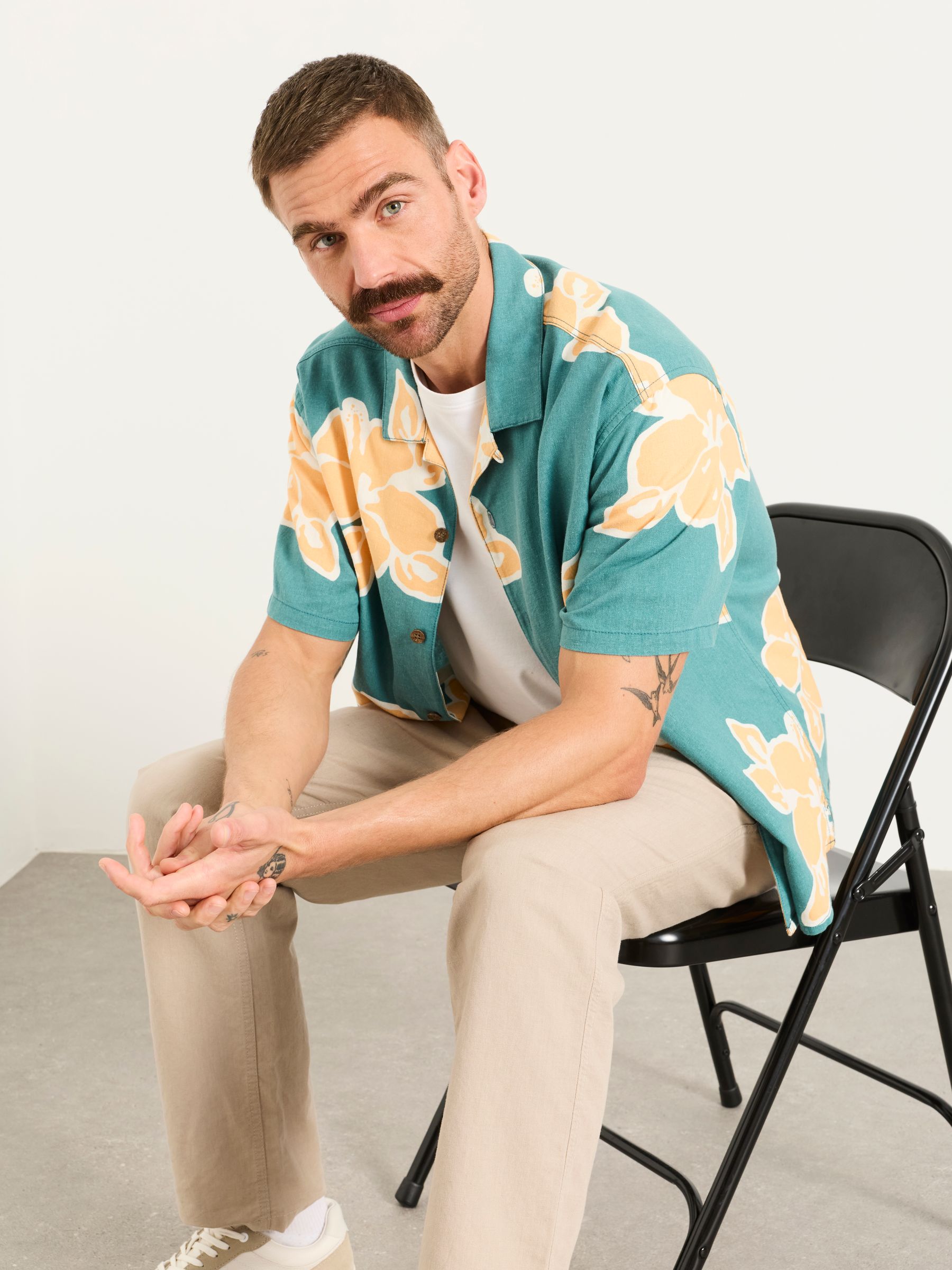 Green Short Sleeve Relaxed Fit Large Hawaiian Floral Shirt - Image 5 of 6