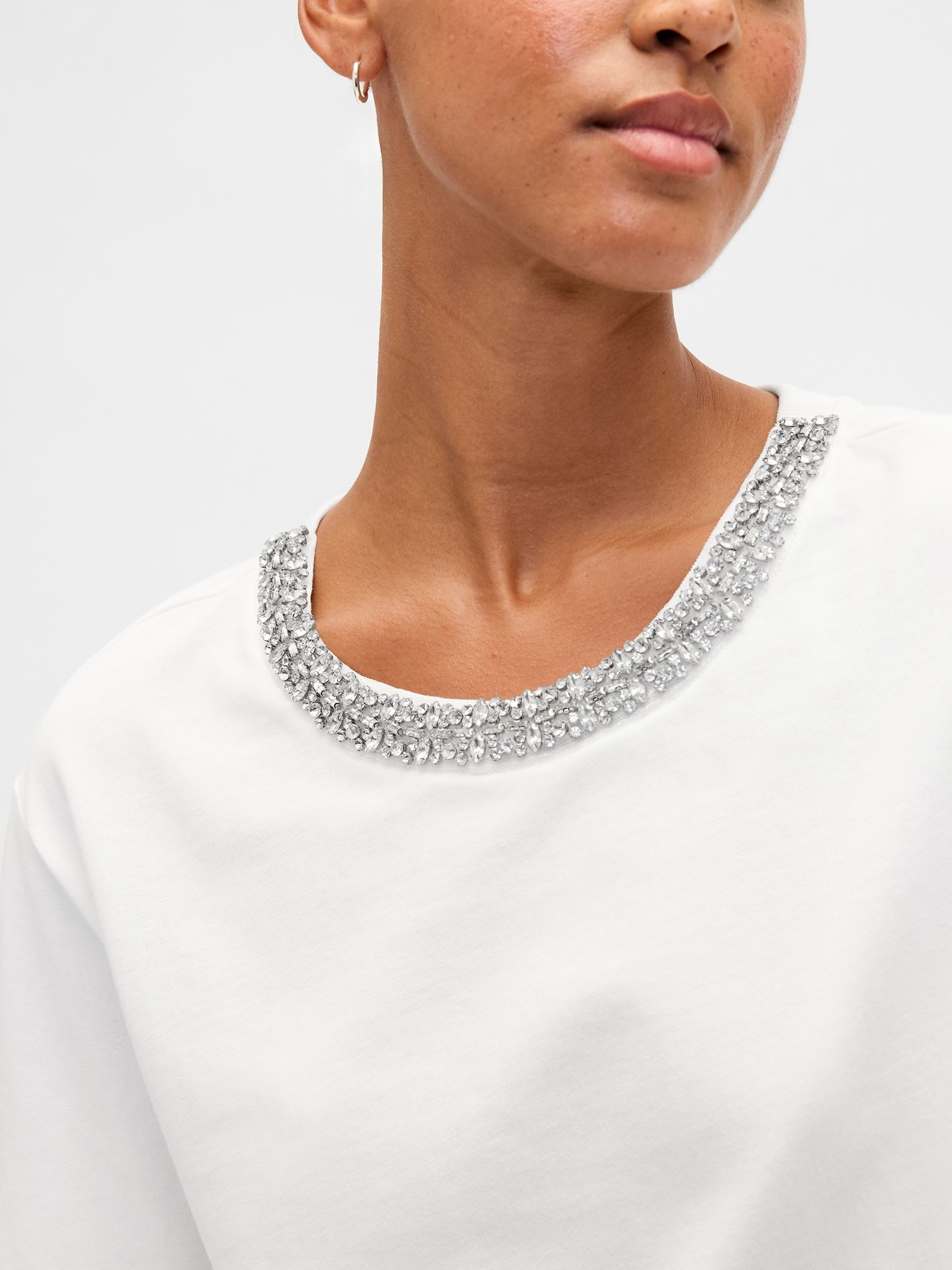 White Heavyweight Jewel-Neck Crop T-Shirt - Image 4 of 4 White Heavyweight Jewel-Neck Crop T-Shirt - Image 4 of 4