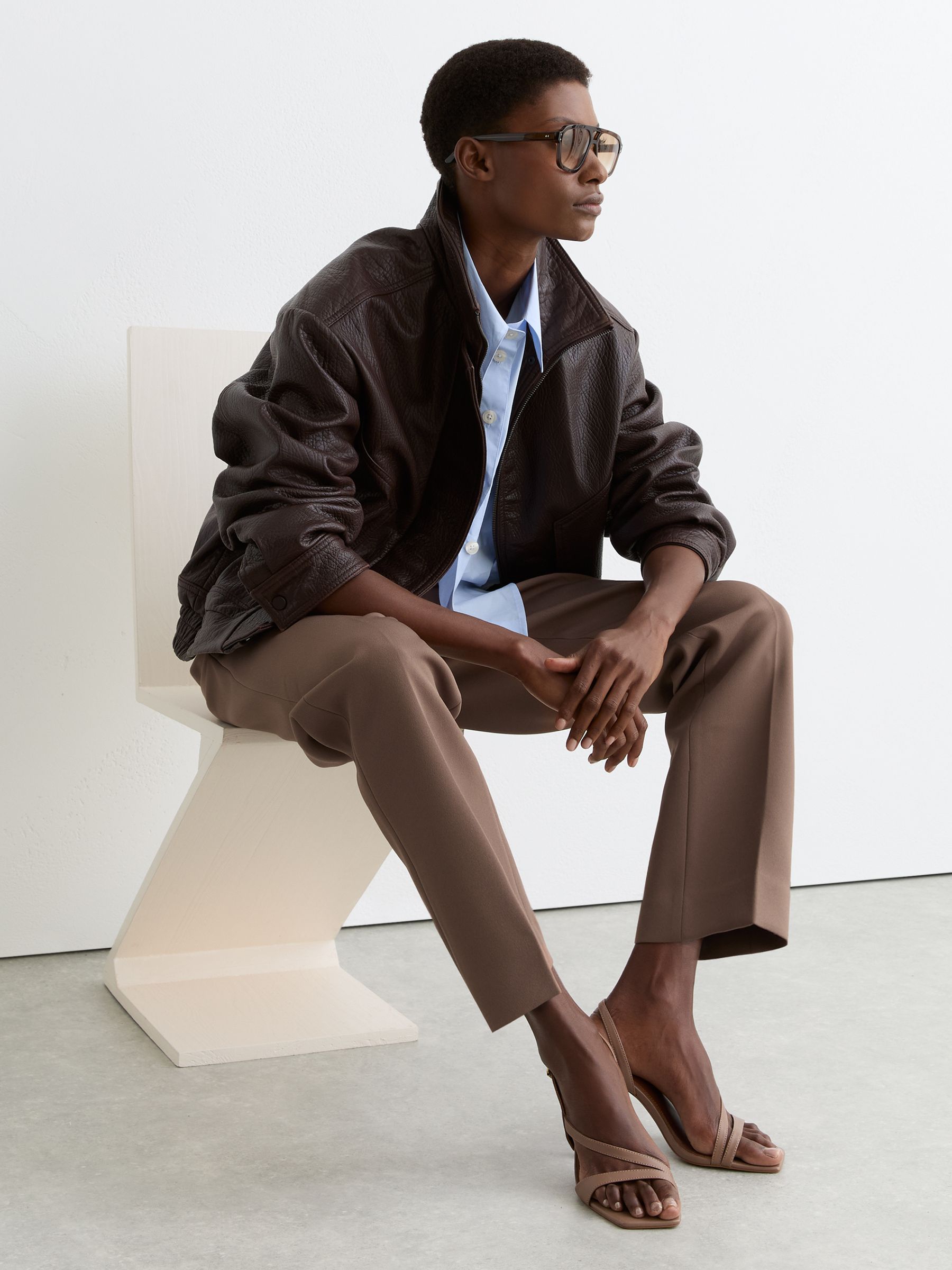 Welt-Pocket Tapered Trousers in Taupe Neutral - Image 5 of 6